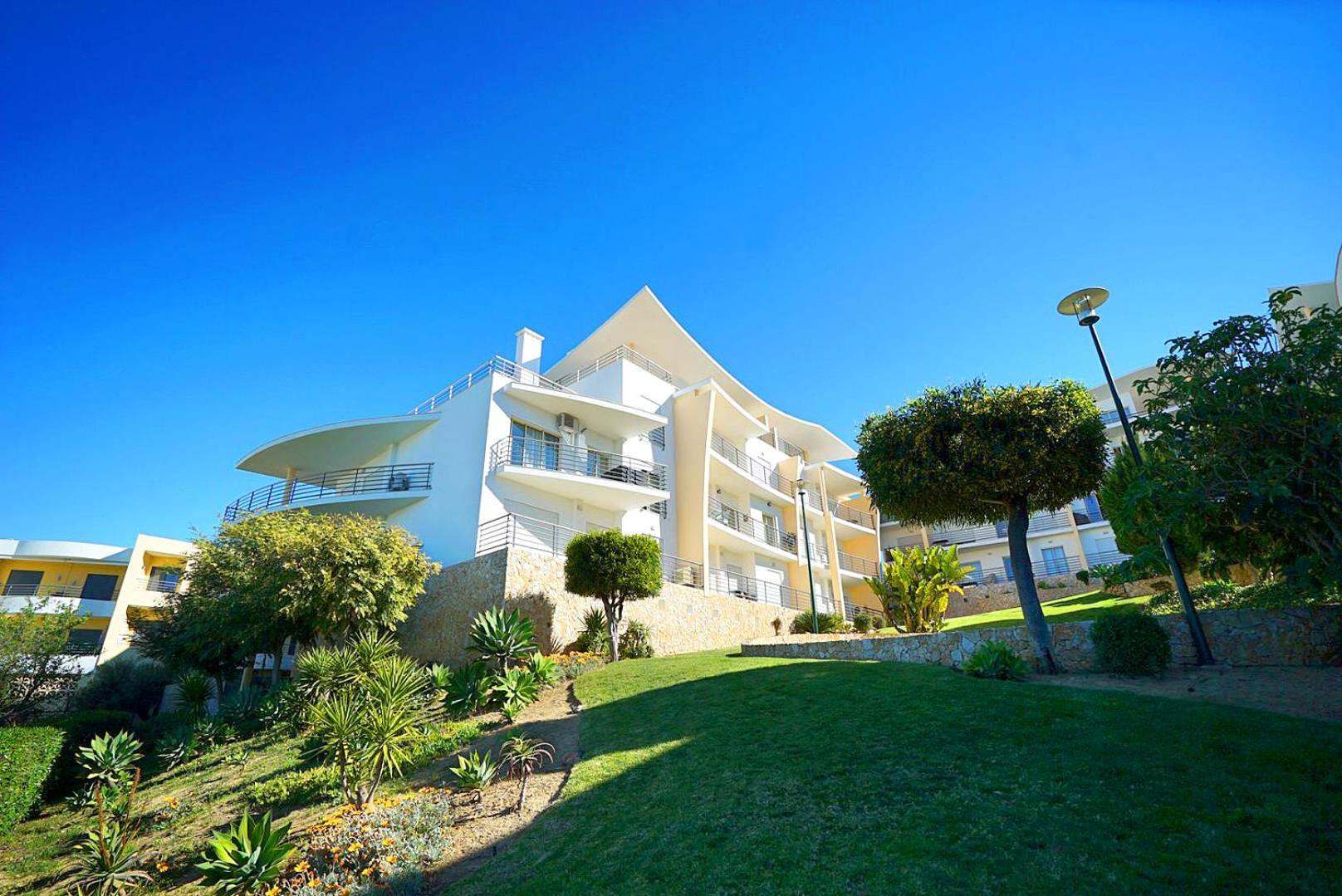 Azure Heaven By Becherish Apartment *