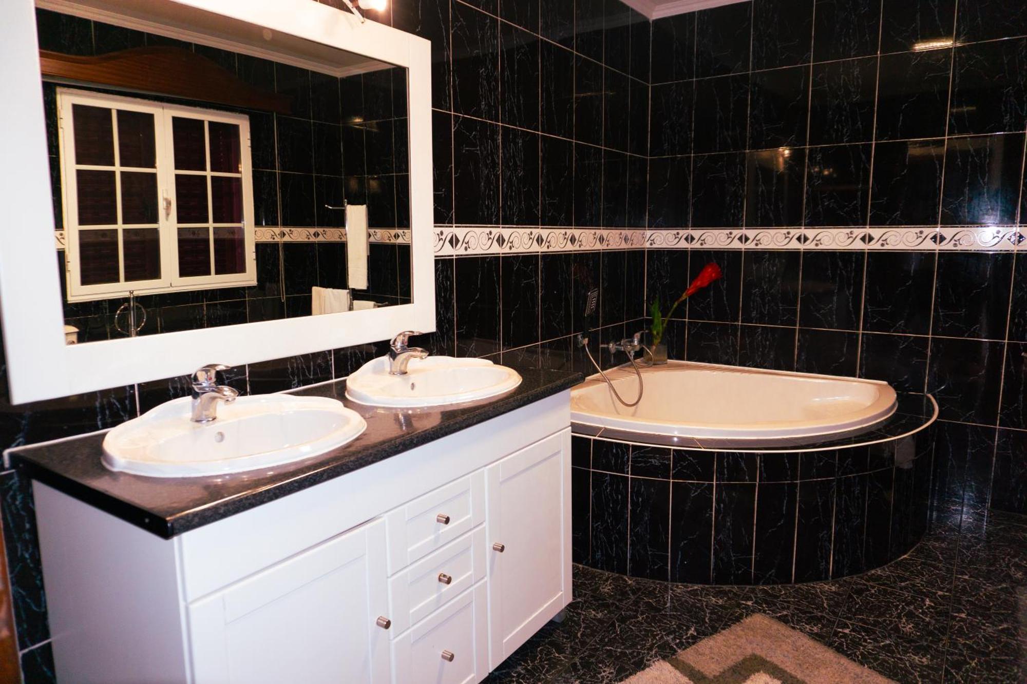 Luxuoso Apartment Fenais da Luz