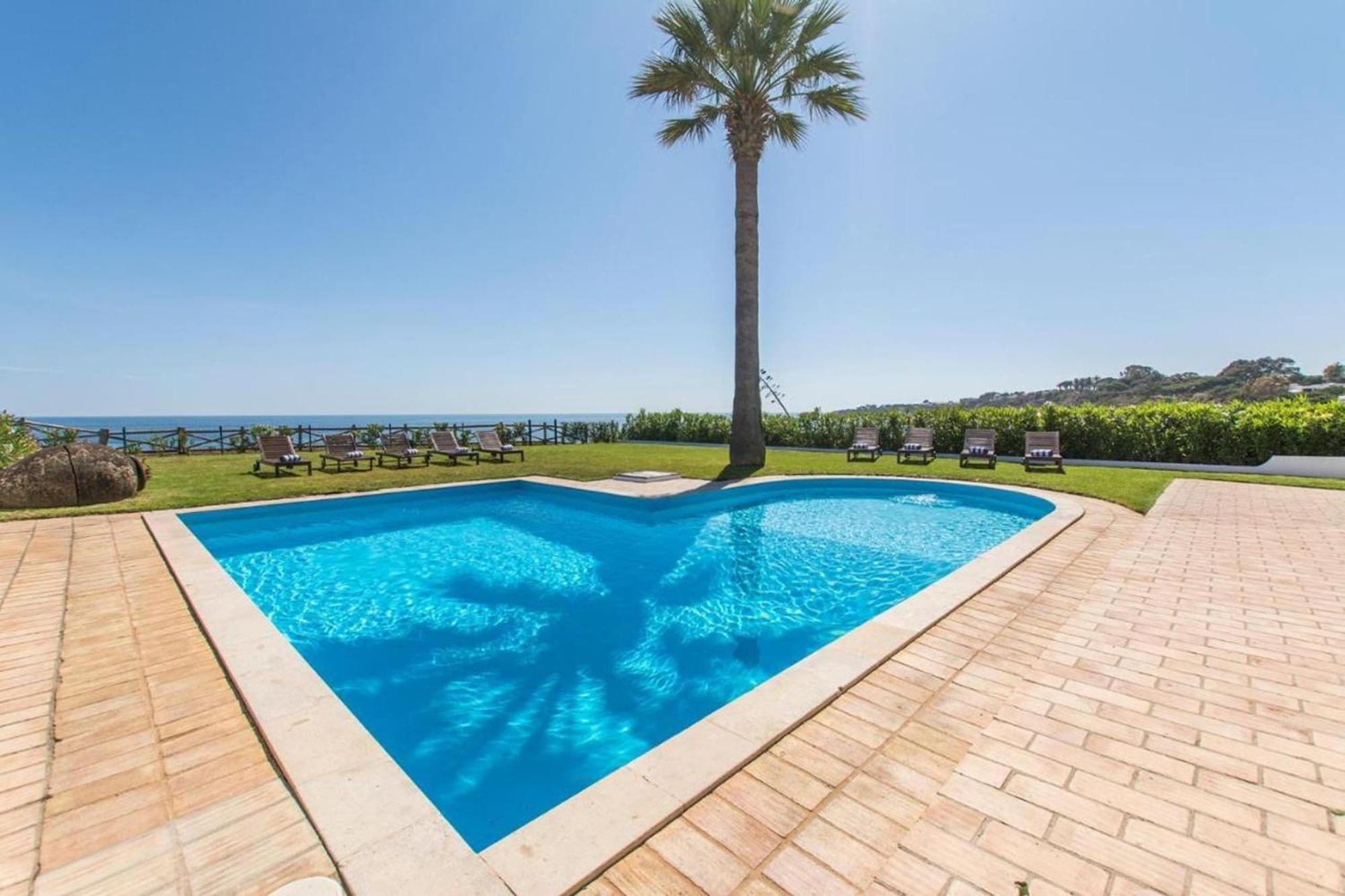 Seafront Luxury By Lovelystay Villa *
