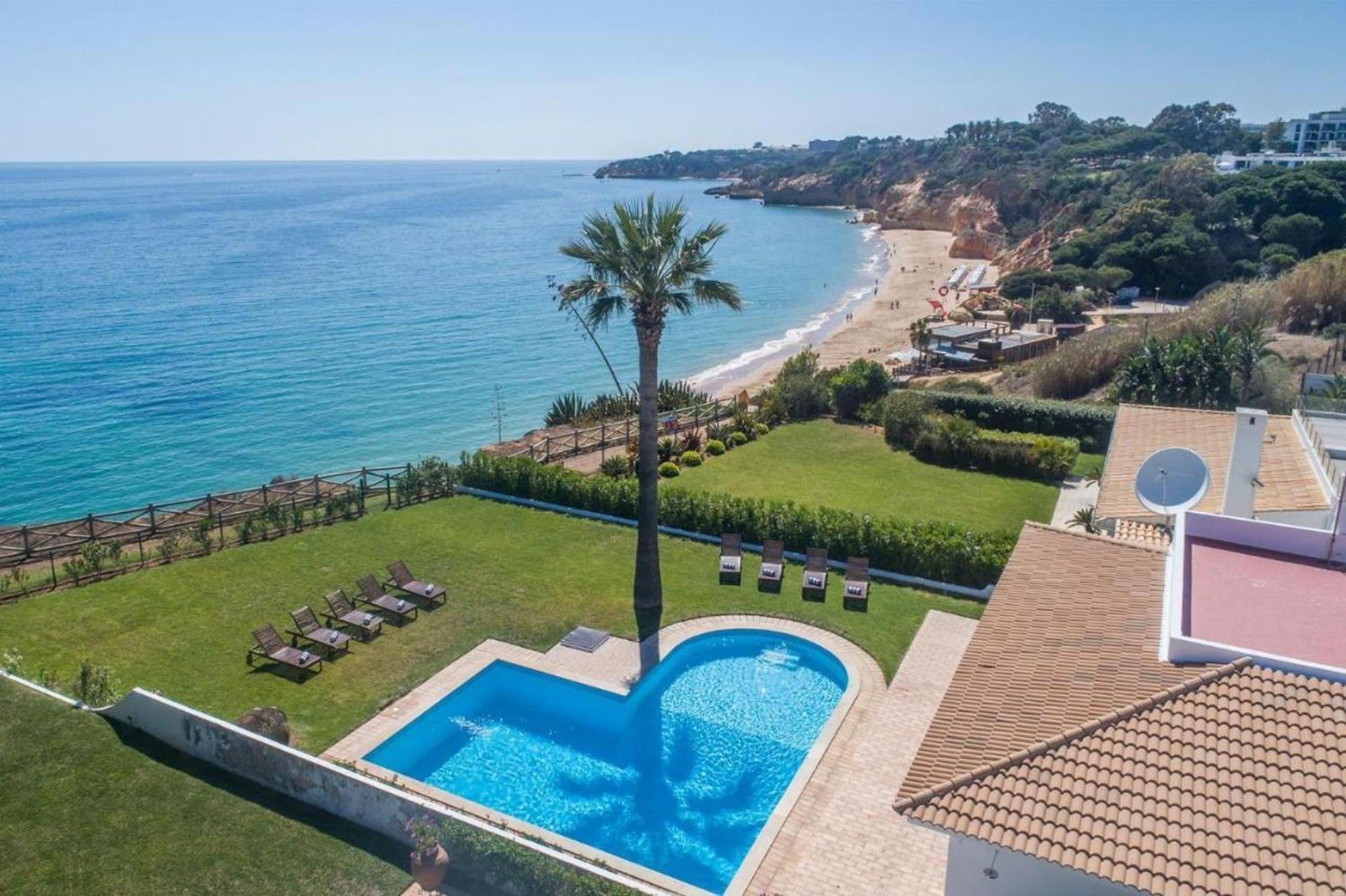 Villa Seafront Luxury By Lovelystay