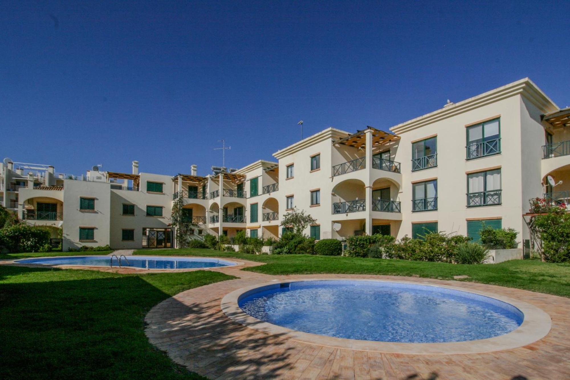 Flh Olhos D' Agua With Pool Apartment