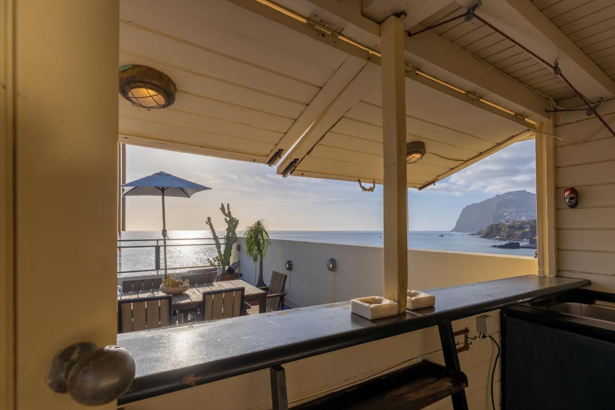 Flowers Island House 8 Infinity * Funchal (Madeira)