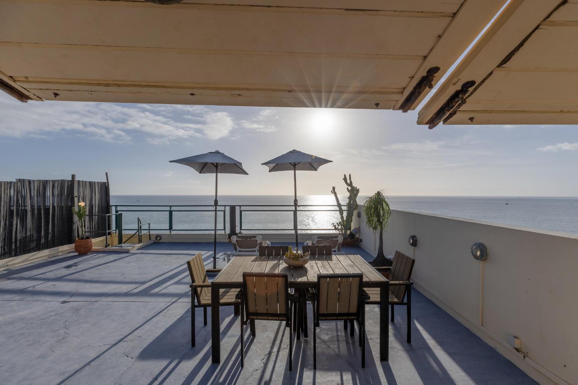 Flowers Island House 8 Infinity *