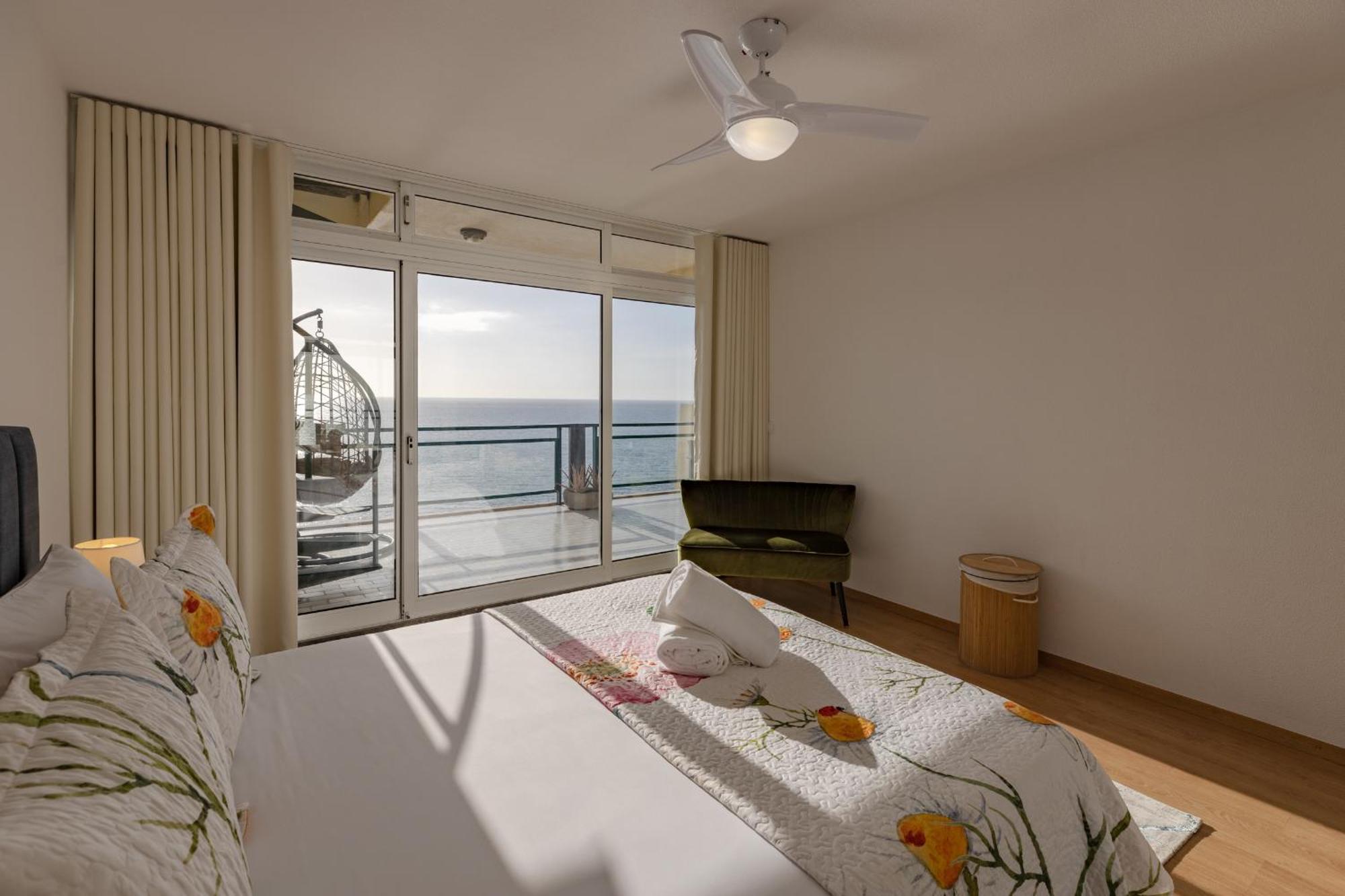 Flowers Island House 8 Infinity Apartment