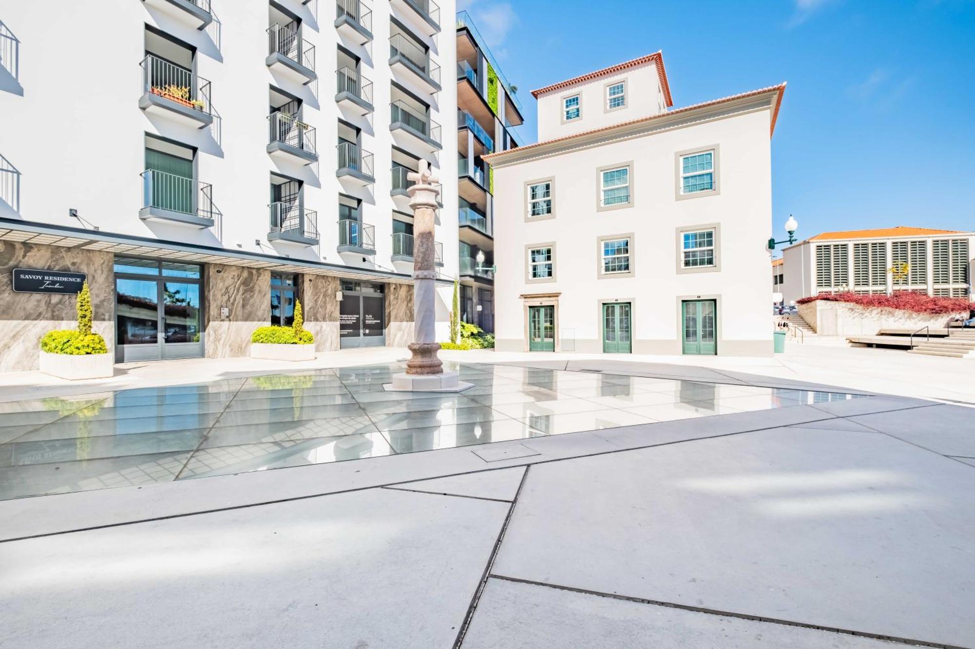 Jacuzzi, Terrace & Infinity Pool At Savoy Insular Apartment