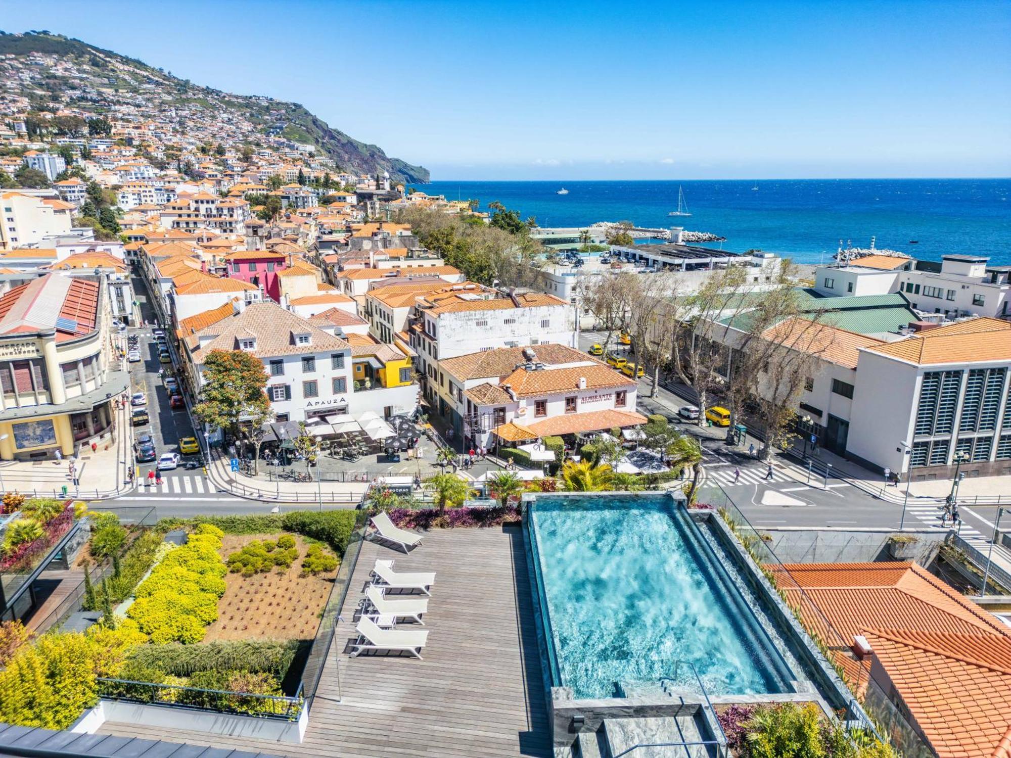 Jacuzzi, Terrace & Infinity Pool At Savoy Insular