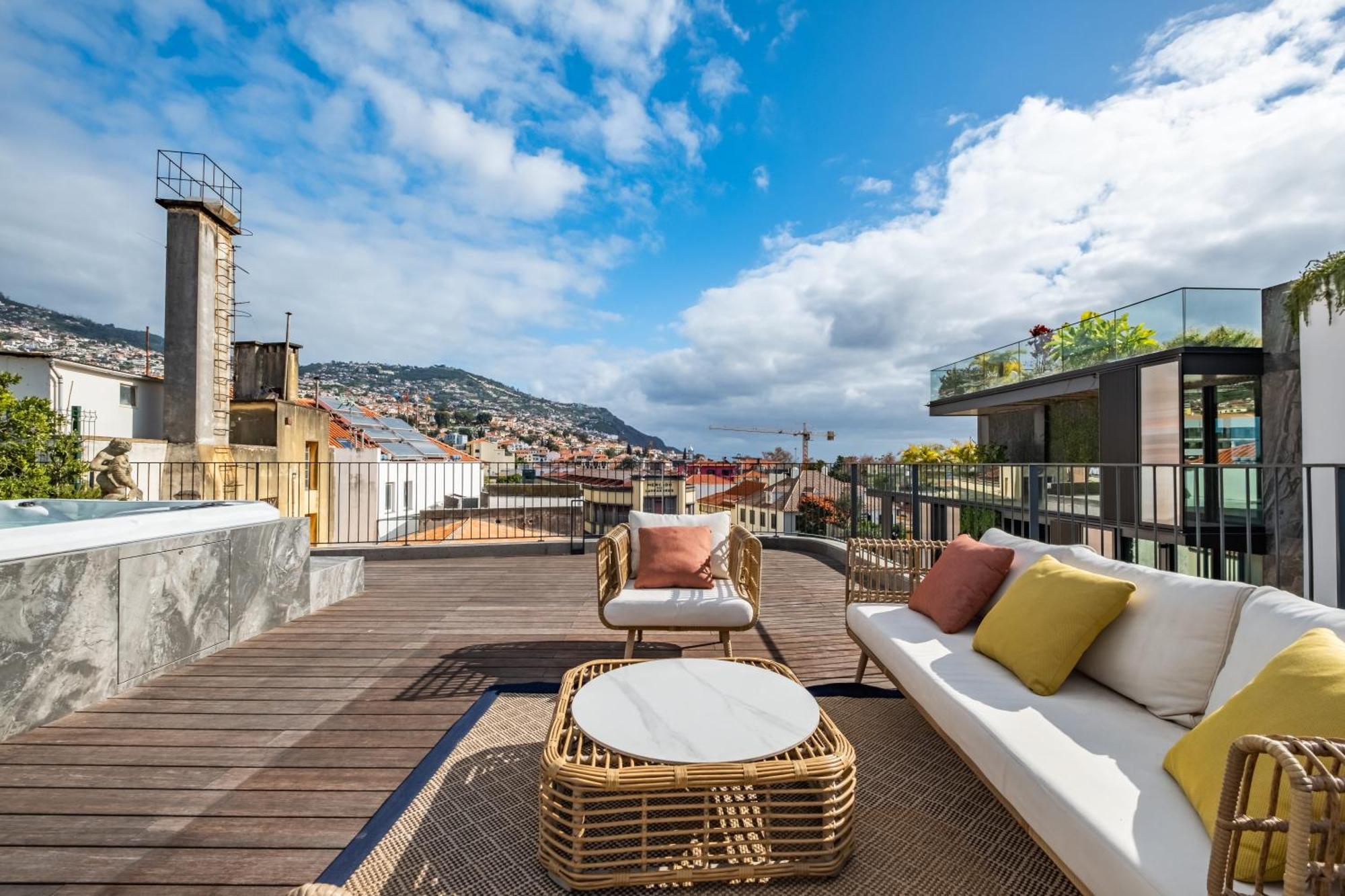 Apartment Jacuzzi, Terrace & Infinity Pool At Savoy Insular Funchal (Madeira)
