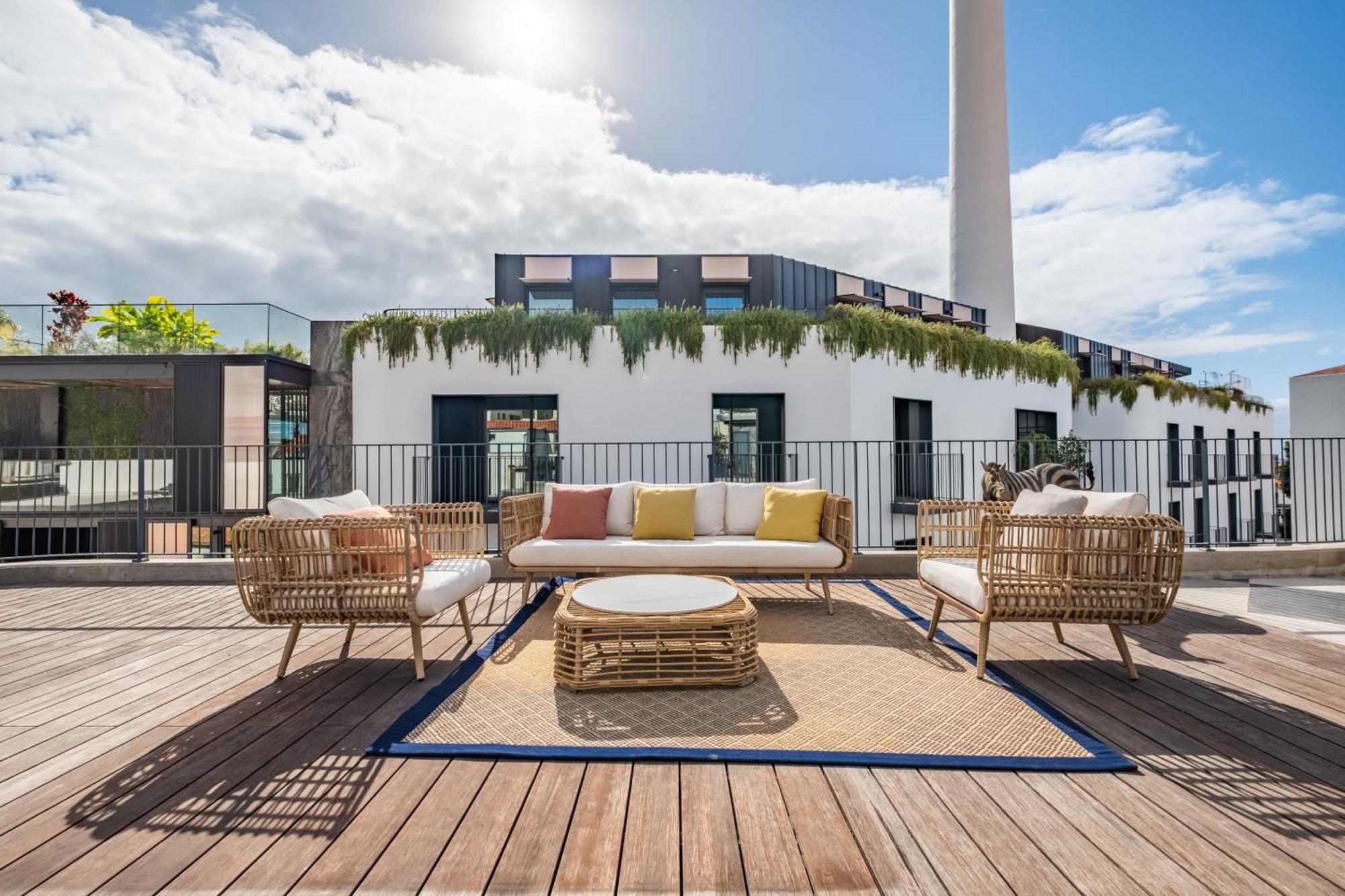 Jacuzzi, Terrace & Infinity Pool At Savoy Insular