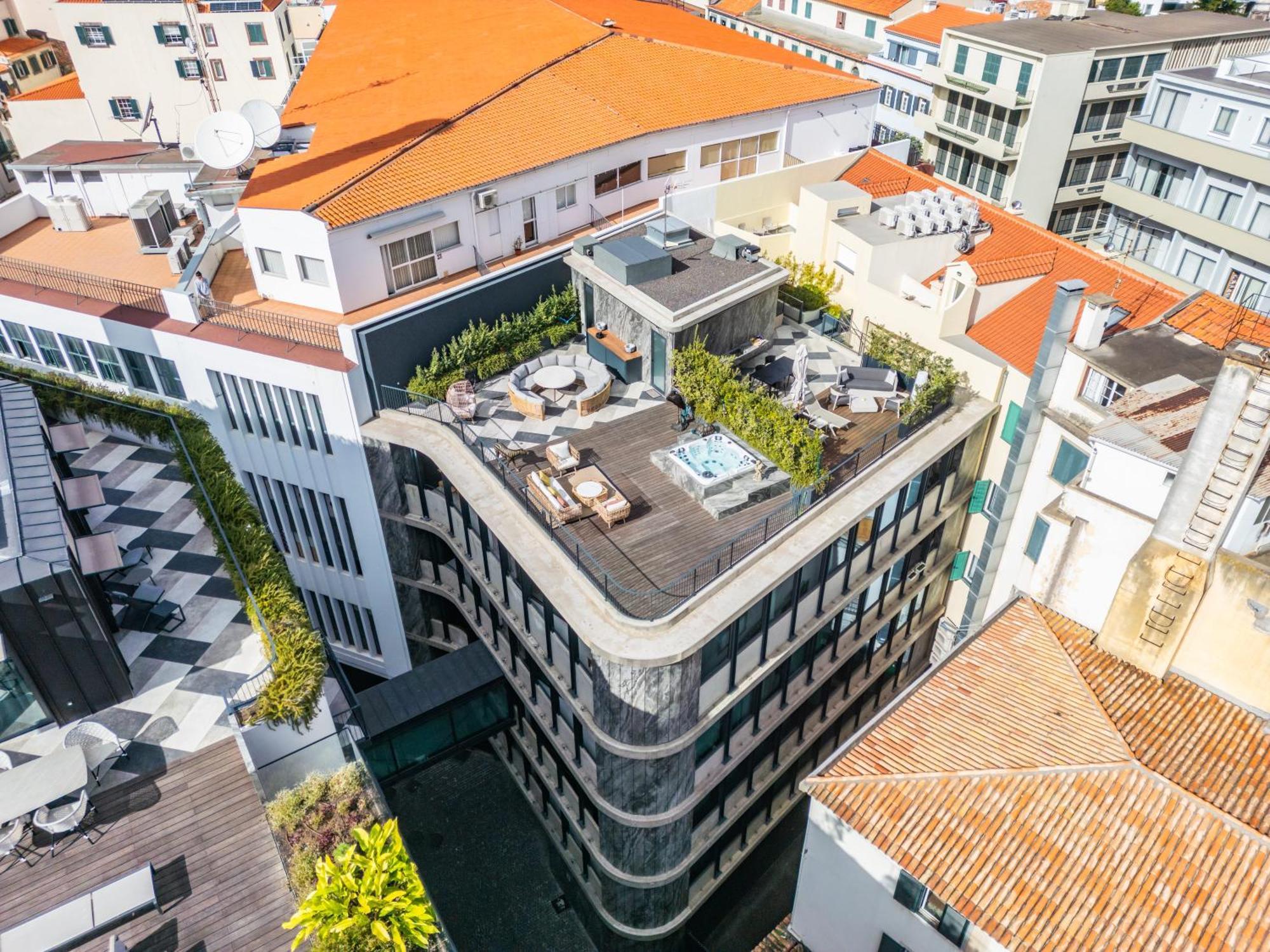 Apartment Jacuzzi, Terrace & Infinity Pool At Savoy Insular Funchal (Madeira)