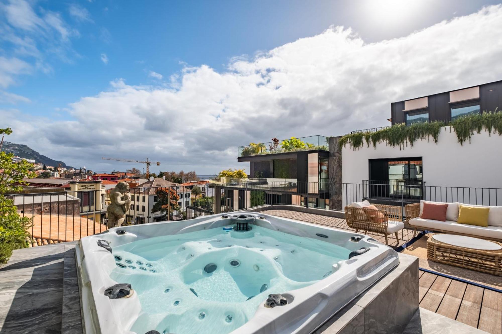 Jacuzzi, Terrace & Infinity Pool At Savoy Insular *