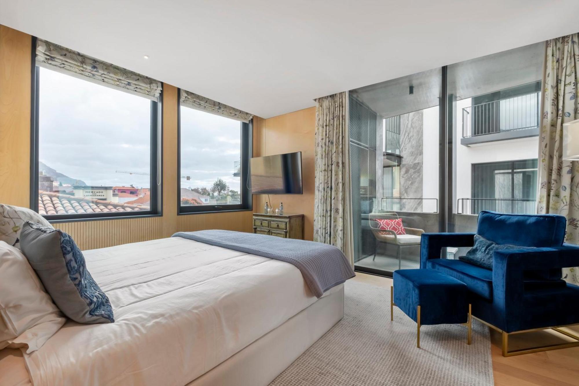 Apartment Jacuzzi, Terrace & Infinity Pool At Savoy Insular