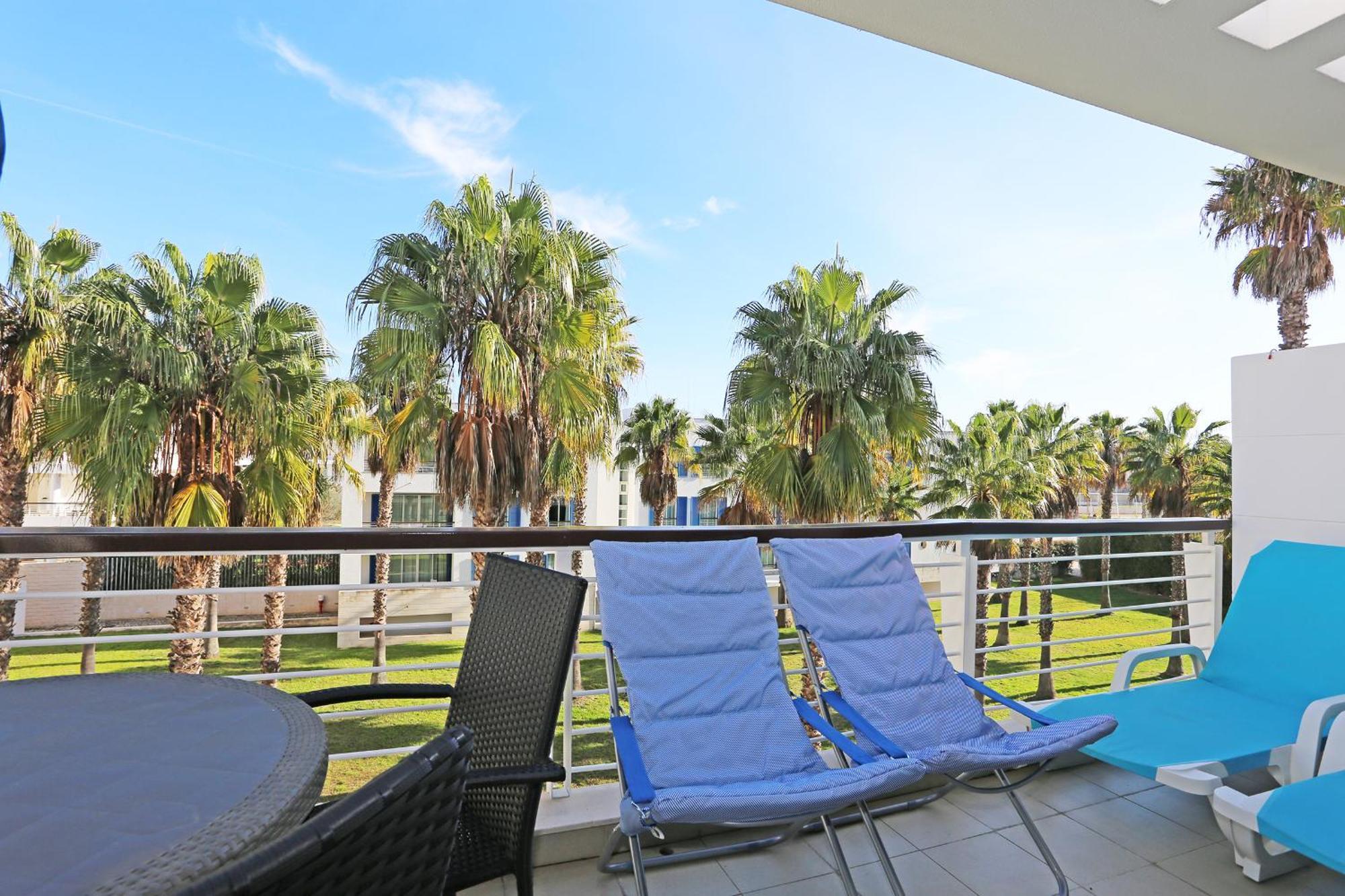 B06 - Top-floor Marina 2 Bed