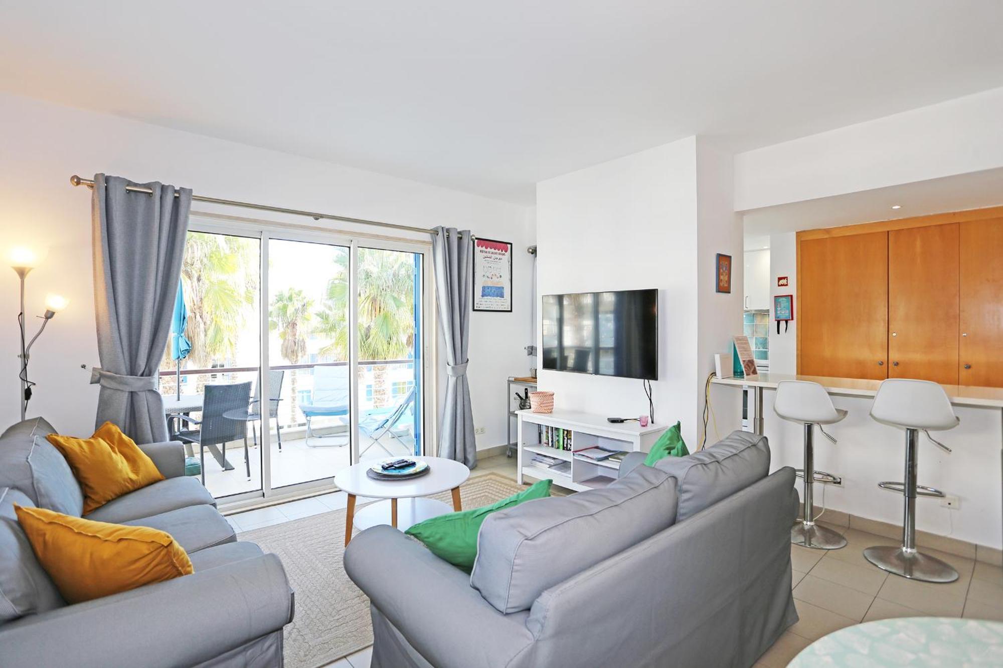 B06 - Top-floor Marina Club 2 Bed Apartment. *