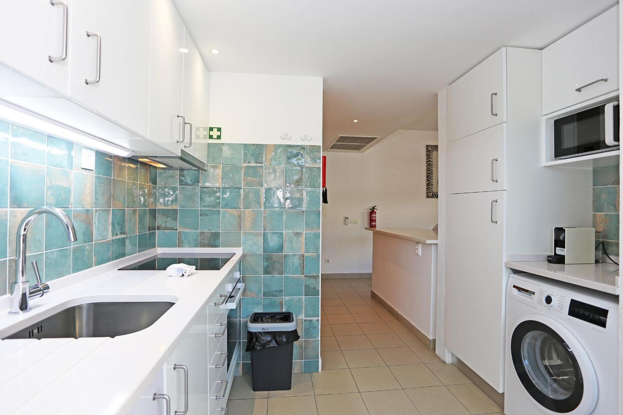 B06 - Top-floor Marina 2 Bed Lagos