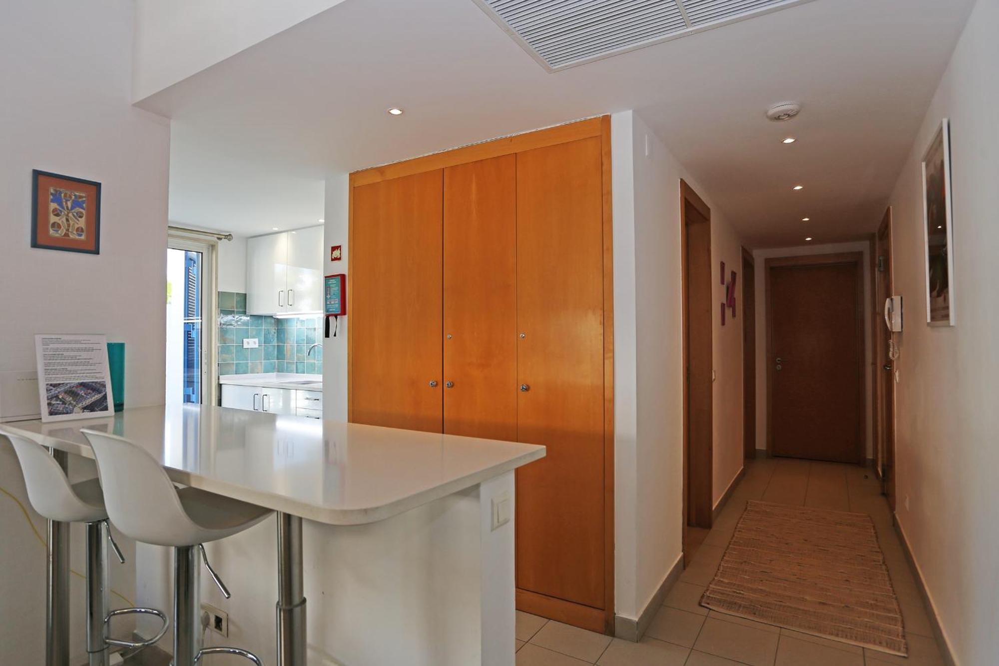 B06 - Top-floor Marina Club 2 Bed Apartment.