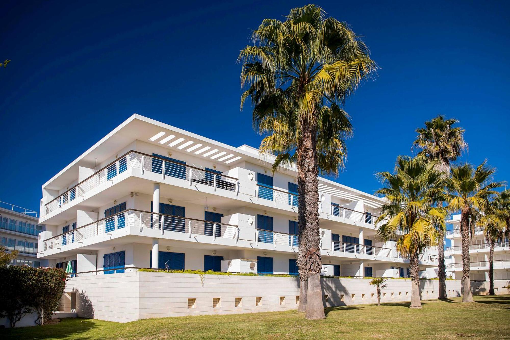 Appartement B06 - Top-floor Marina Club 2 Bed Apartment.