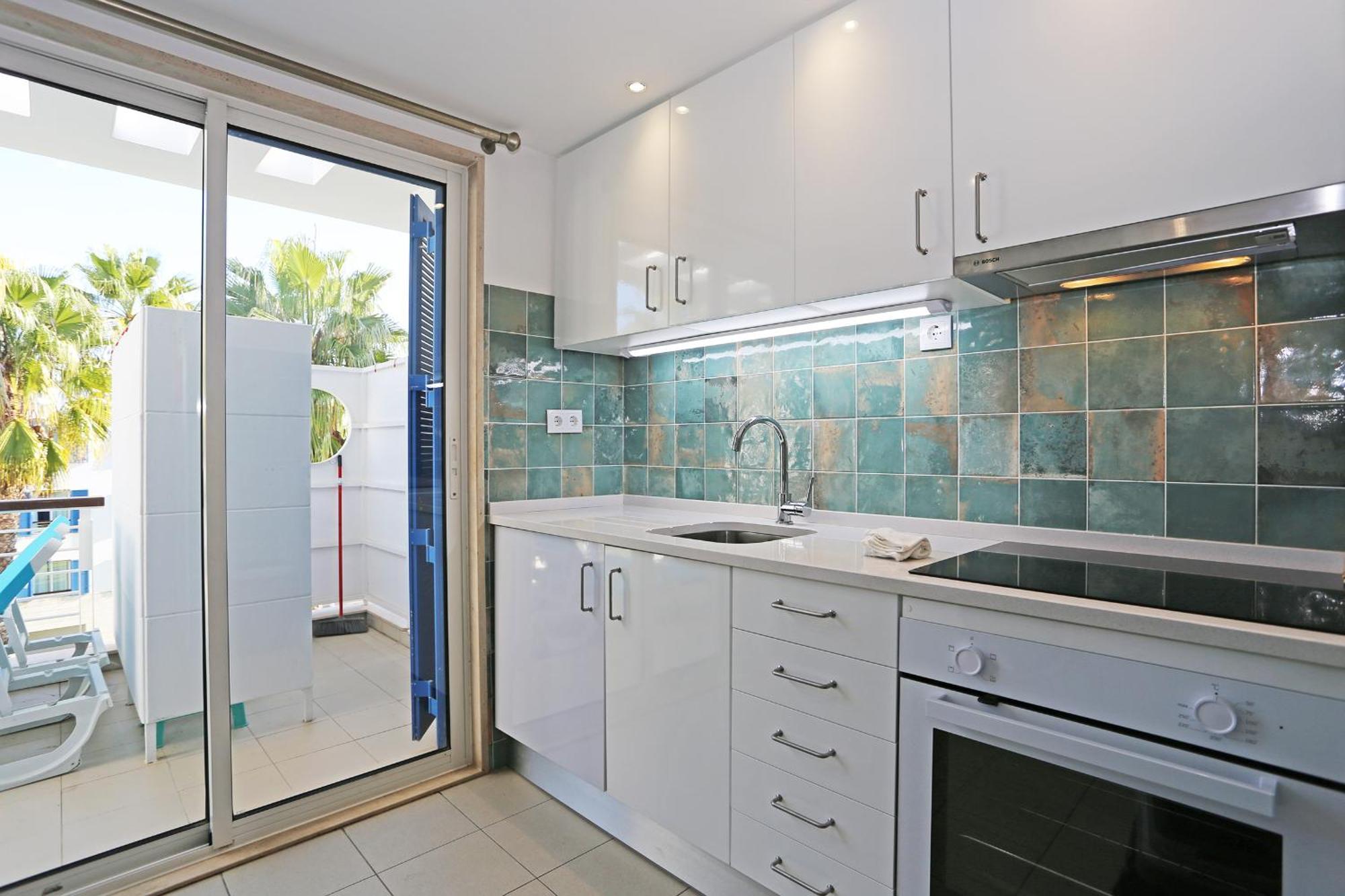 Apartment B06 - Top-floor Marina 2 Bed *