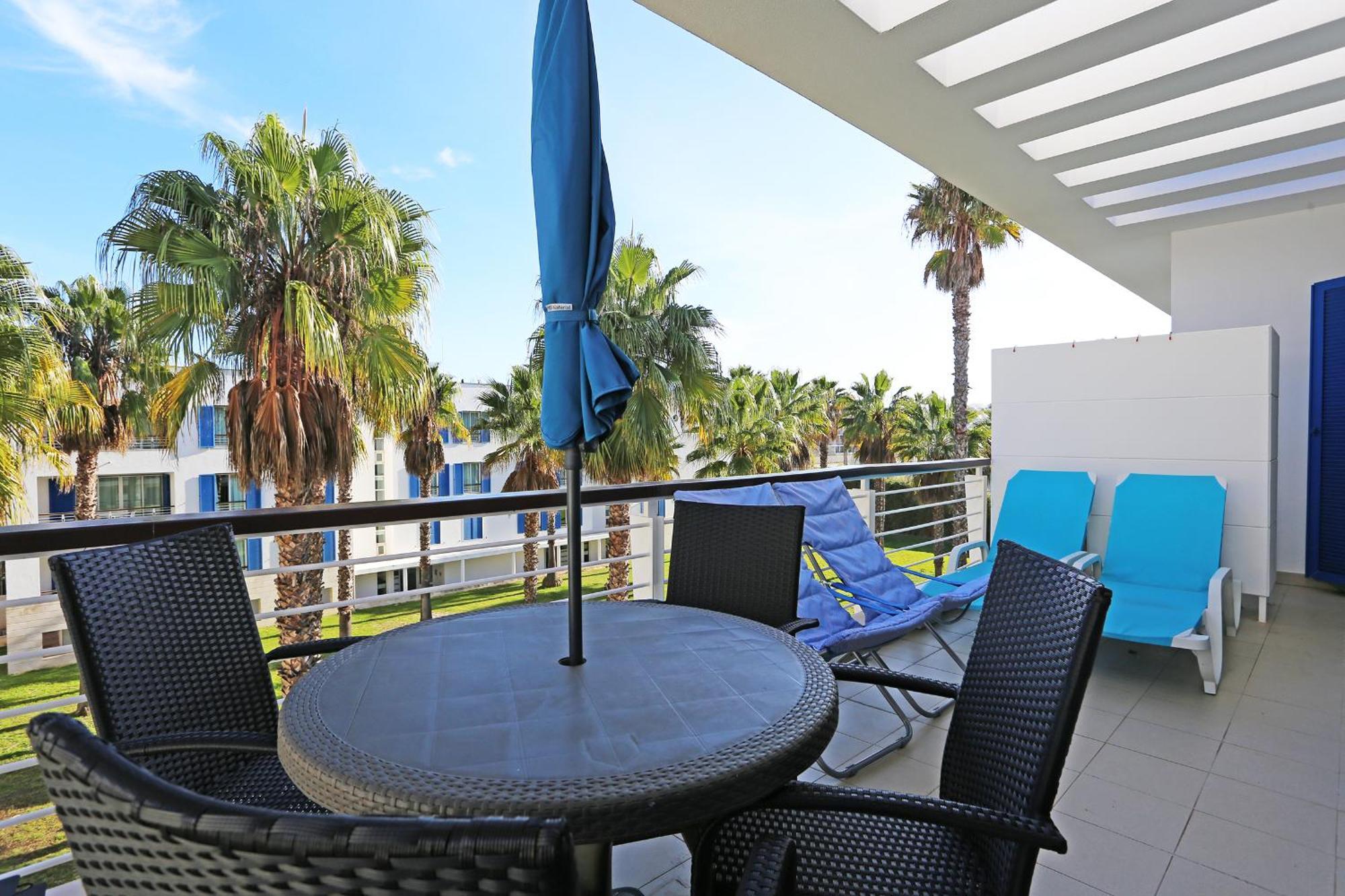 B06 - Top-floor Marina 2 Bed *