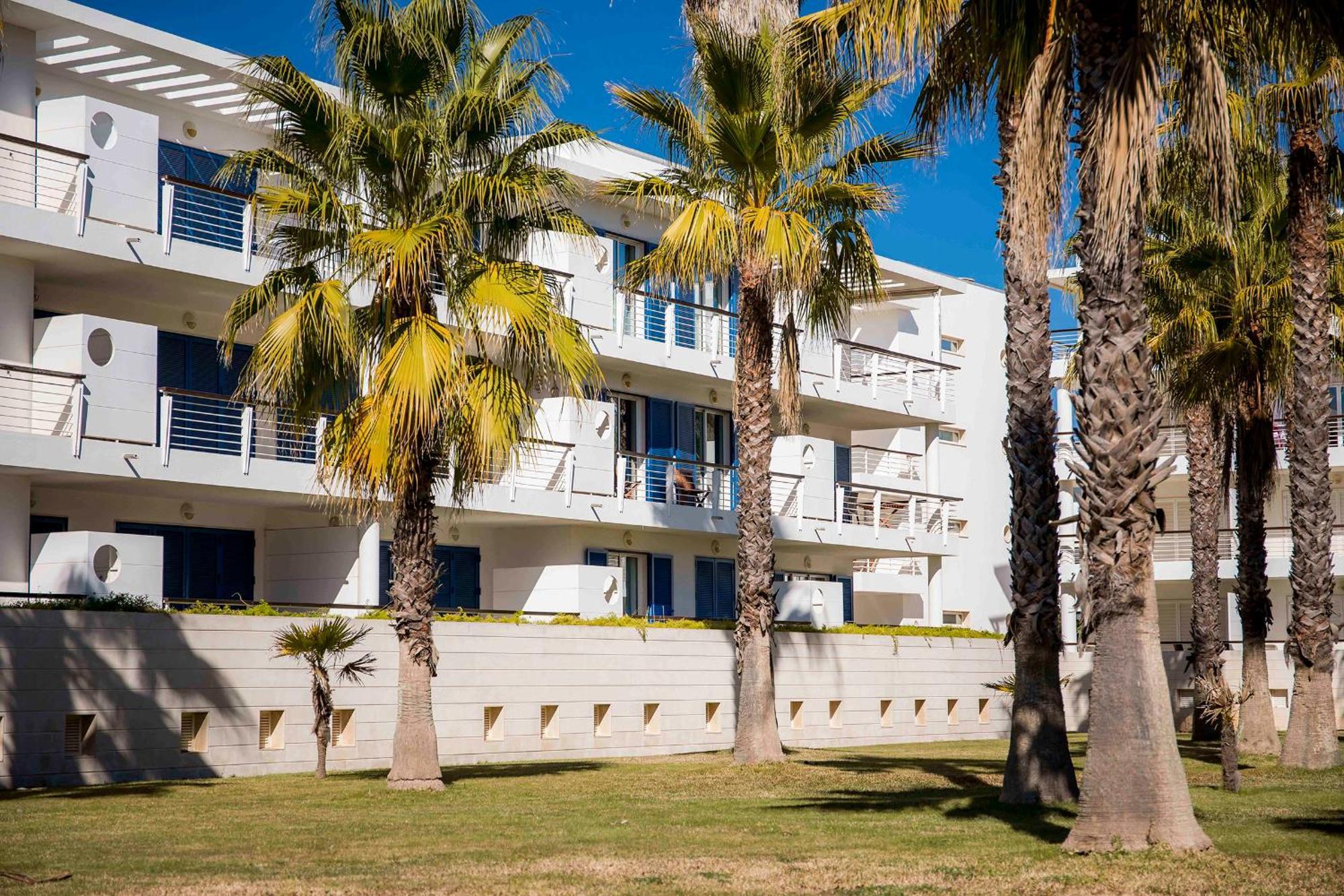 Appartement B06 - Top-floor Marina Club 2 Bed Apartment.