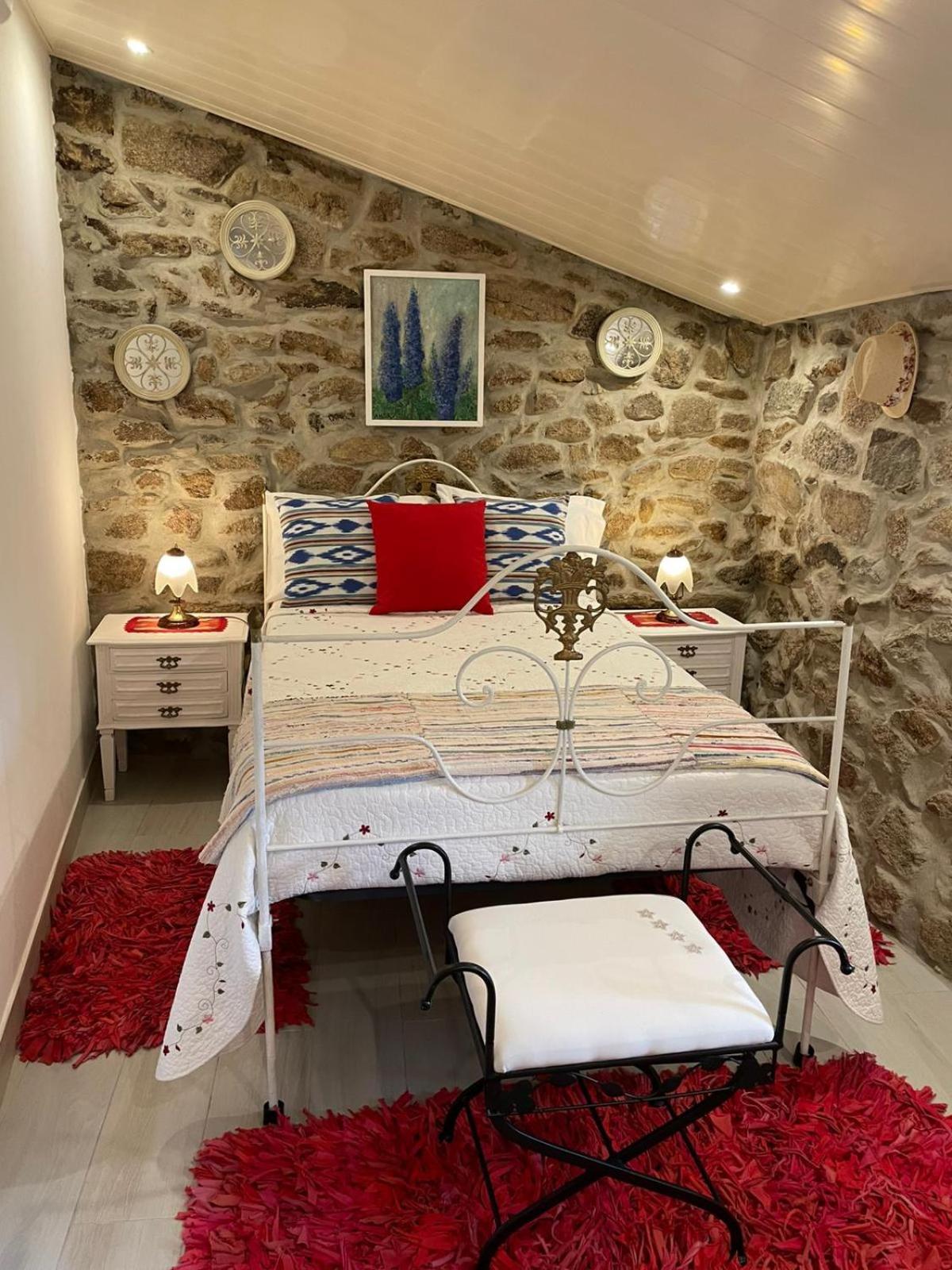 Casas Do Lobo * Tarouca