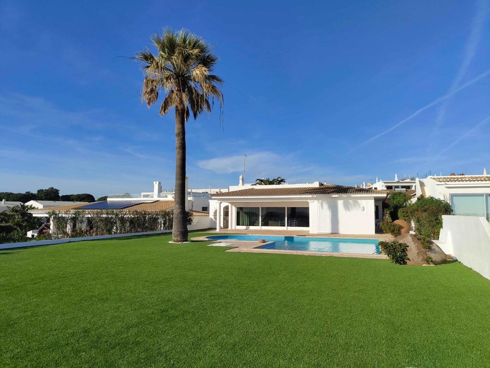 Villa Seafront Luxury By Lovelystay *