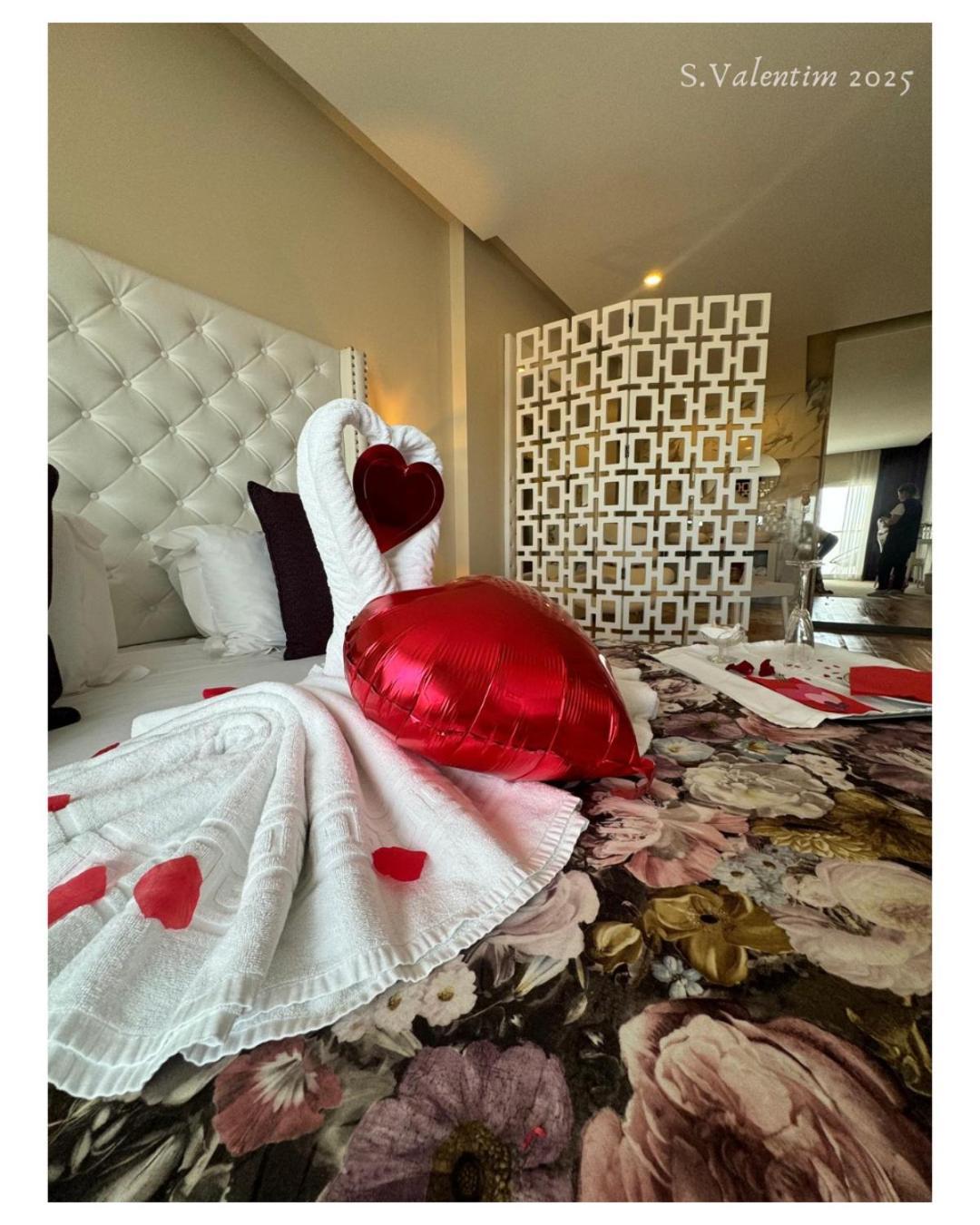 Hotel De Plaza & 4*