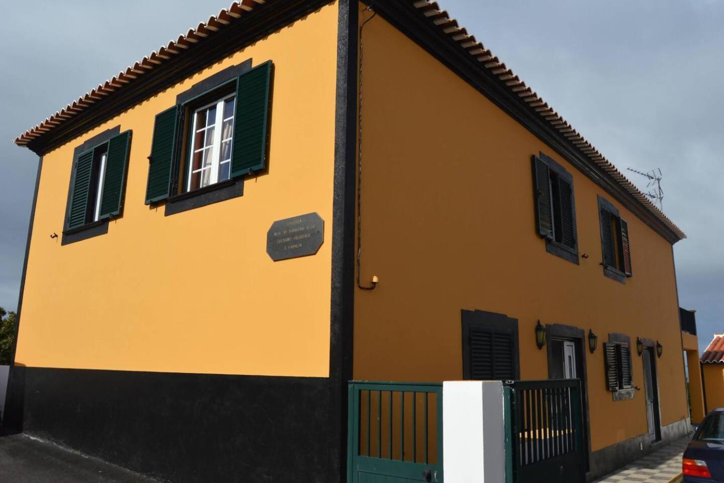The Emigrant House By Pontanegraazores Homestay *