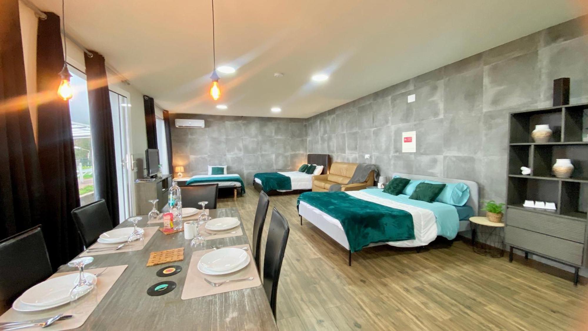 Geek Villa: Matrix-inspired Open Space With Year-round Pool * Funchal (Madeira)