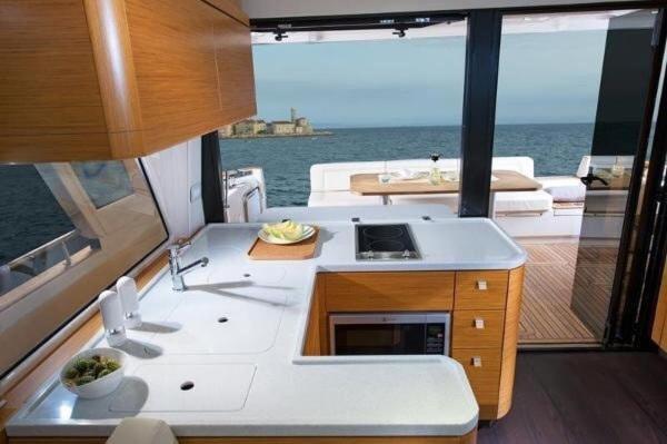 Greenbreeze Full Day 8h Charter With Overnight In A Greenline 48 Fly Luxury Yacht Botel *