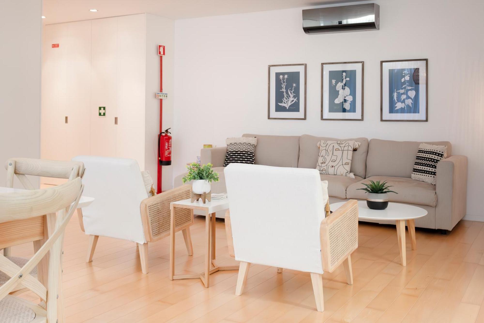 Emerald Wave Oasis Apartment