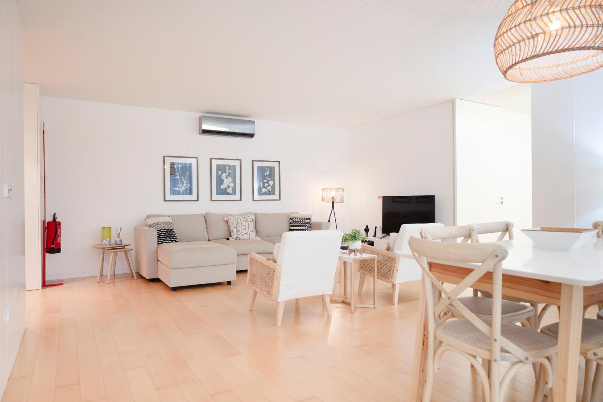 Emerald Wave Oasis Apartment