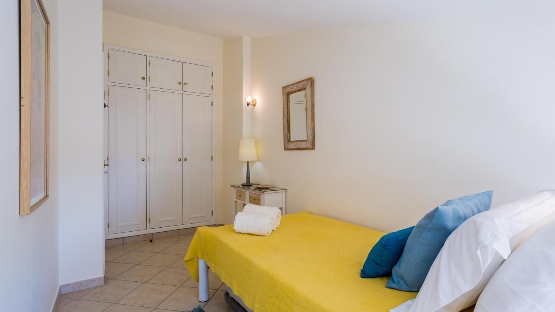 Apartment 3 Bed With Airconditioning, Sea And Poolview Near Alvor