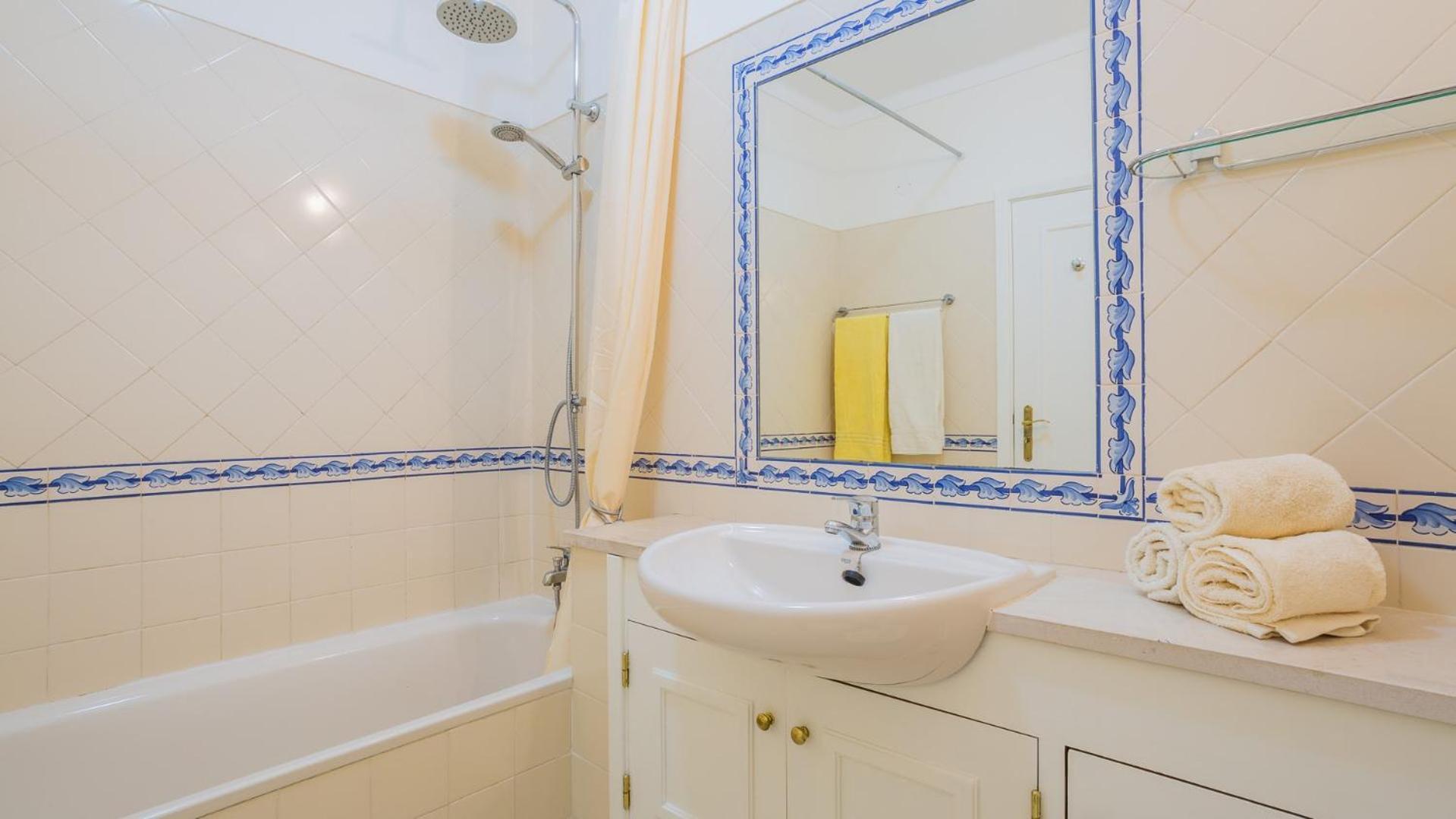 3 Bed With Airconditioning, Sea And Poolview Near Alvor