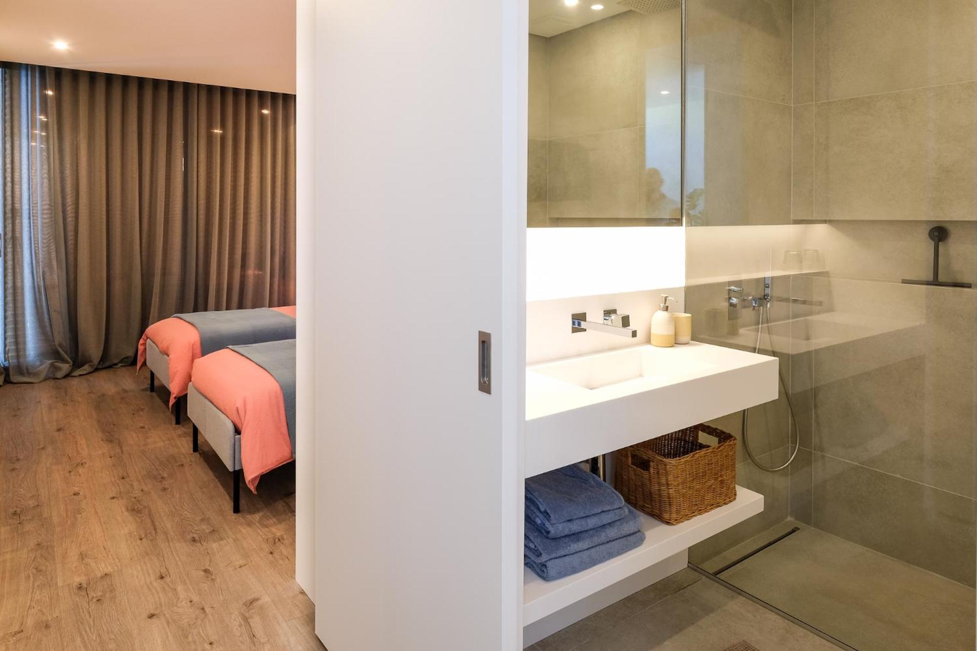 Holiday home Casa Do Colhereiro With Private Pool In *
