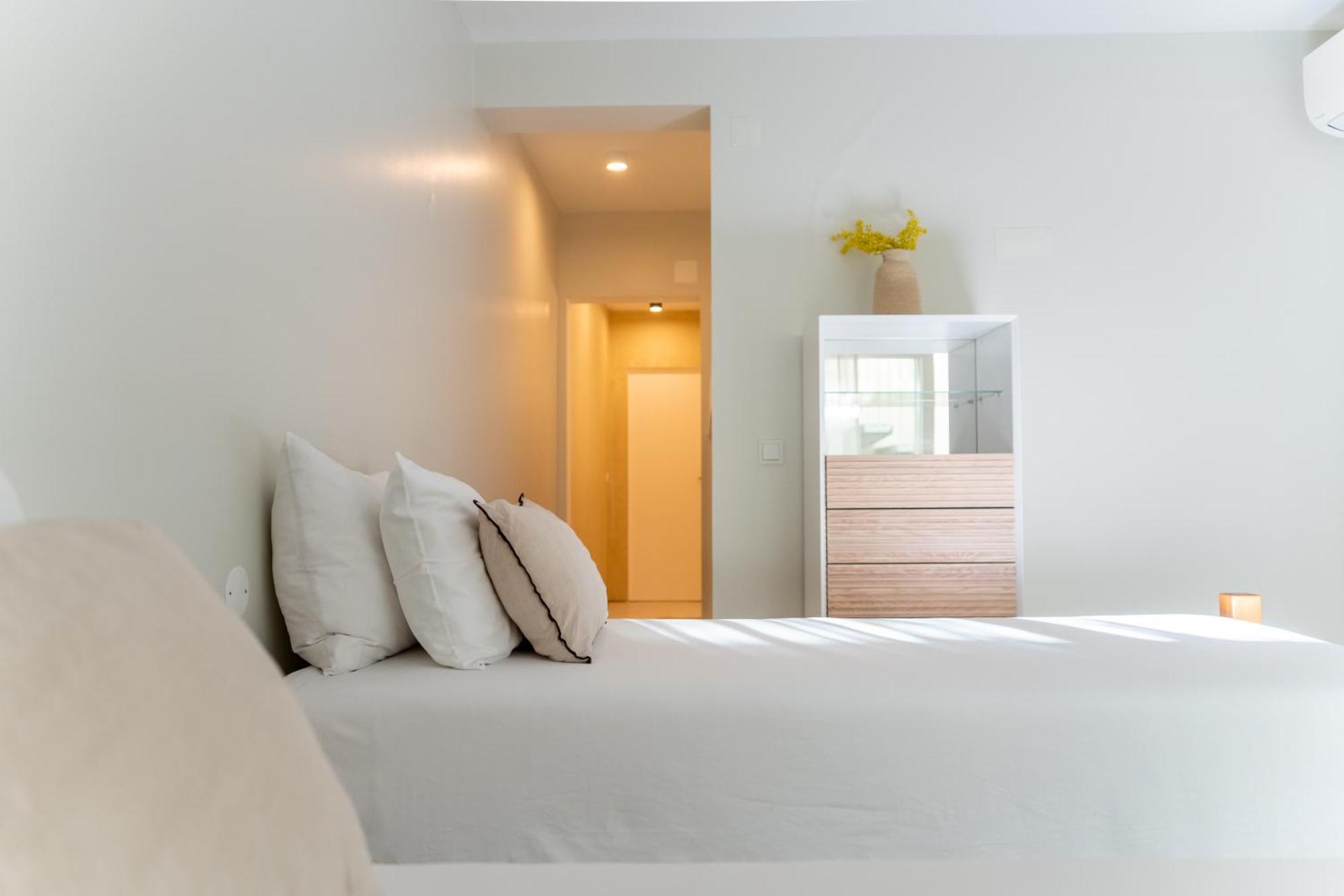 Silveira Bay Lounge Retreat *