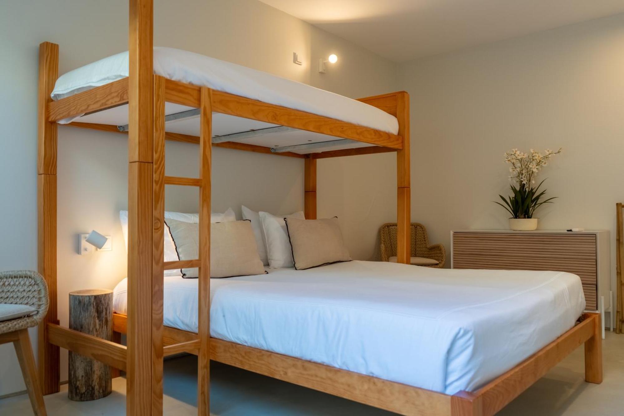 Silveira Bay Lounge Retreat