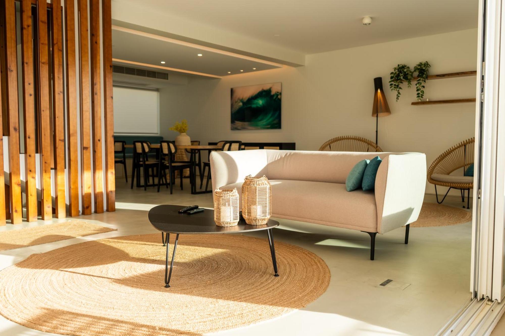Silveira Bay Lounge Retreat *