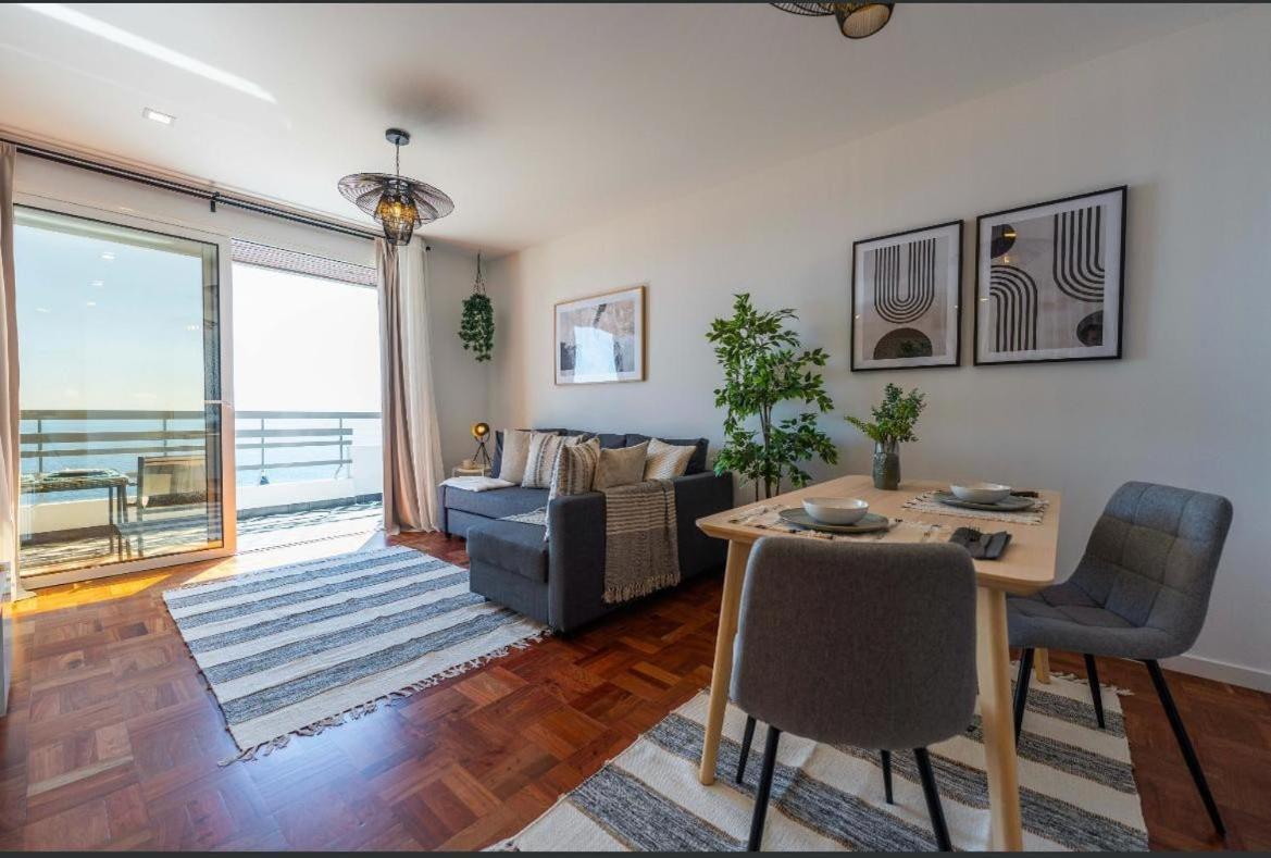 Apartment Island Time With Sea View