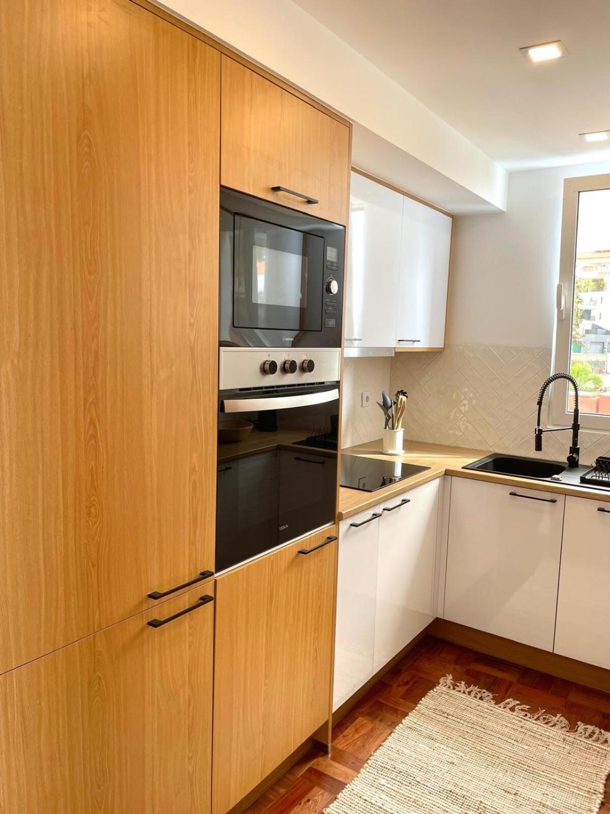Island Time With Sea View Apartment