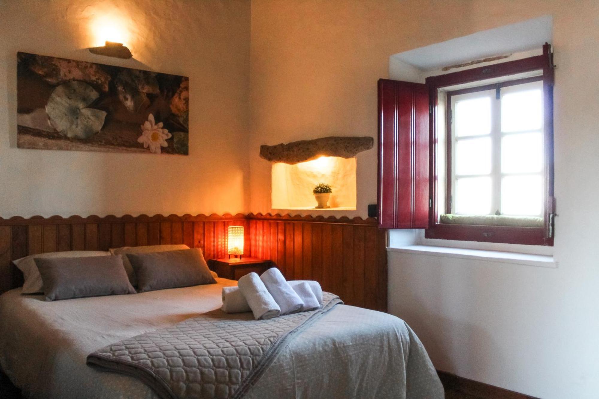 Casas De Pedra - Quinta Da Escola Farm stay Alvados