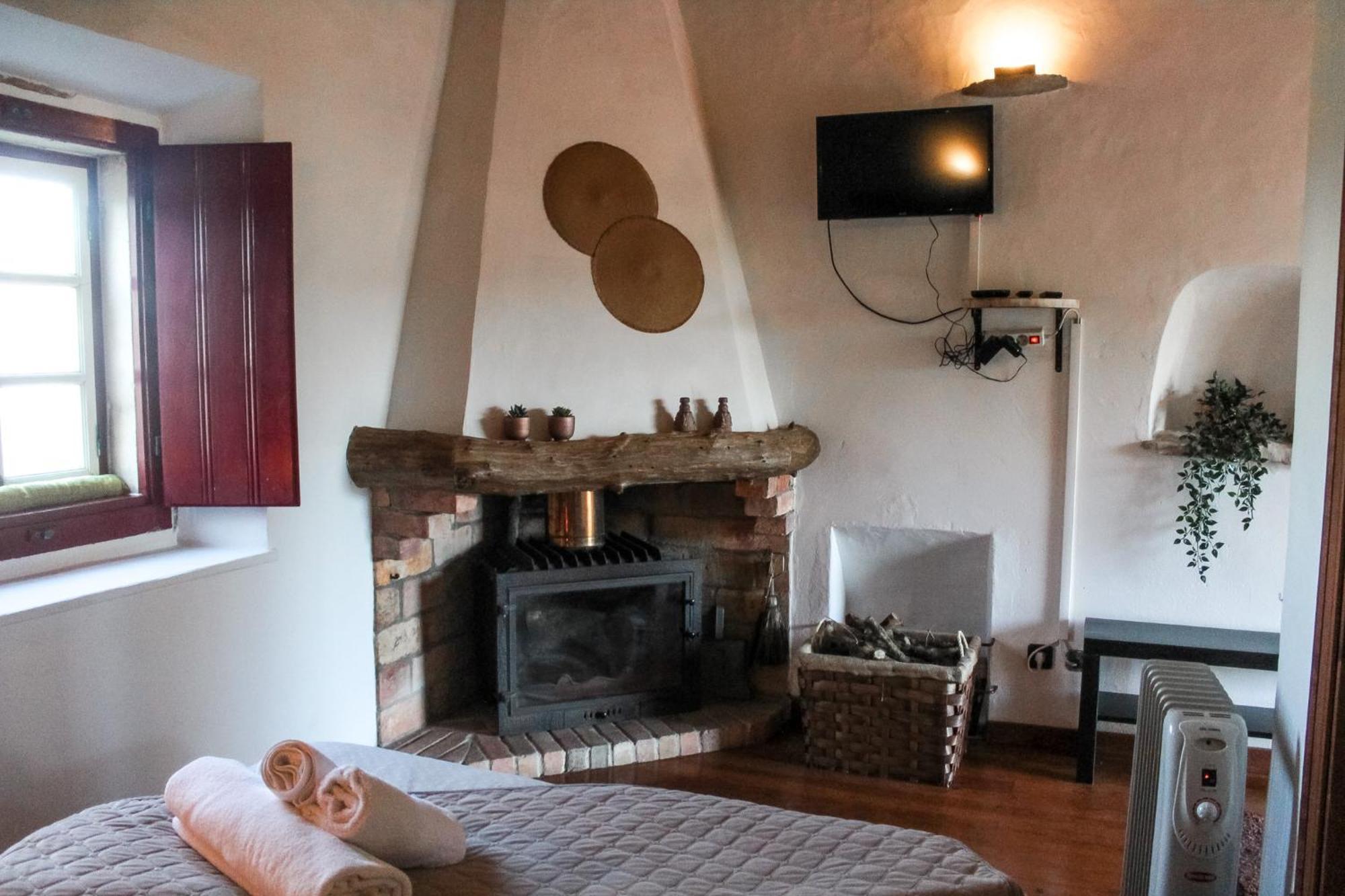Casas De Pedra - Quinta Da Escola * Alvados