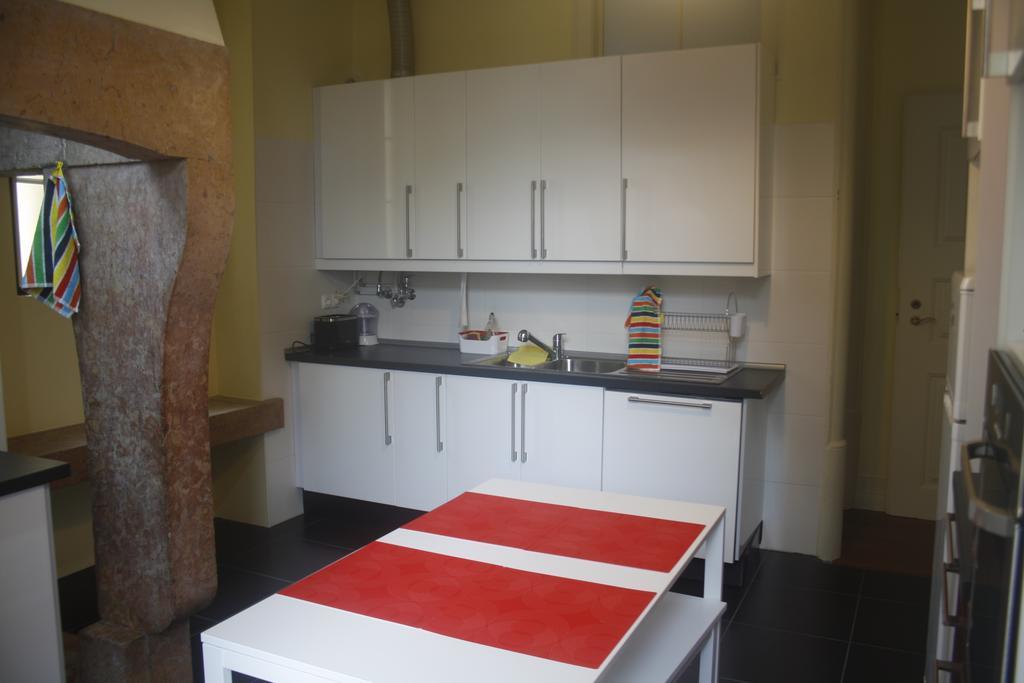 Hostal 402 *