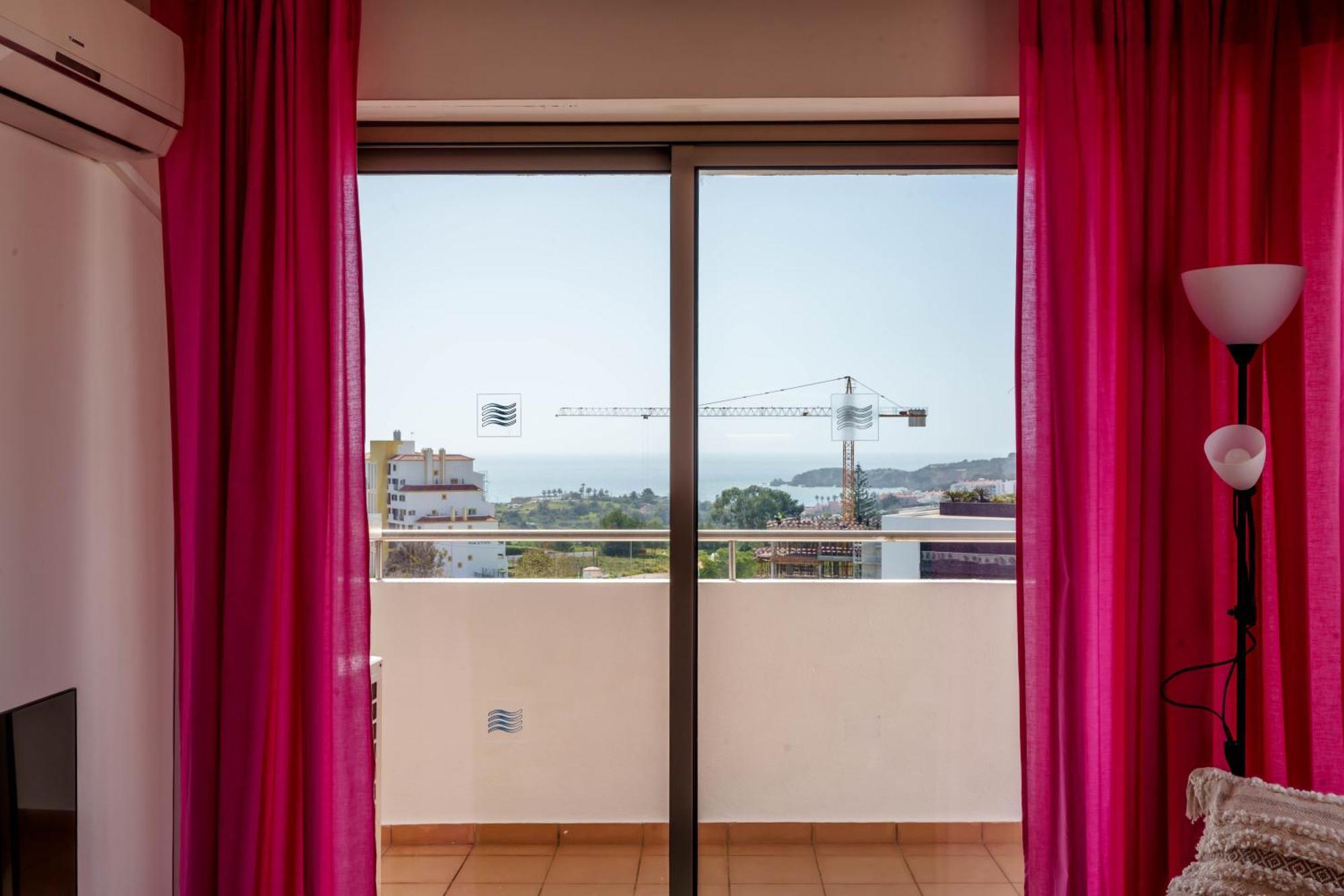 Spectacular 2 Bed Apartment, Huge Terrace And Sea View * Portimao