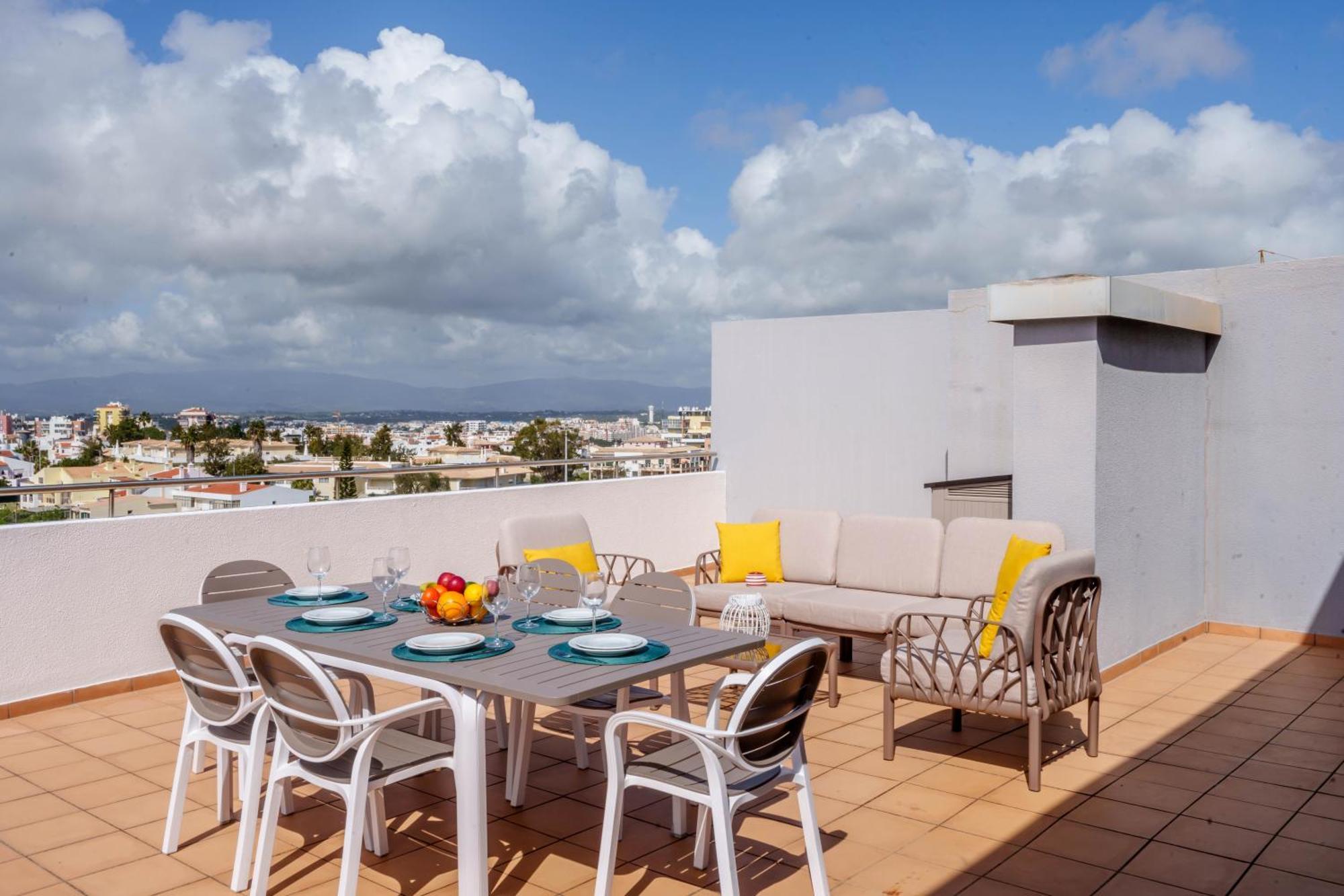 Spectacular 2 Bed Apartment, Huge Terrace And Sea View Apartment Portimao