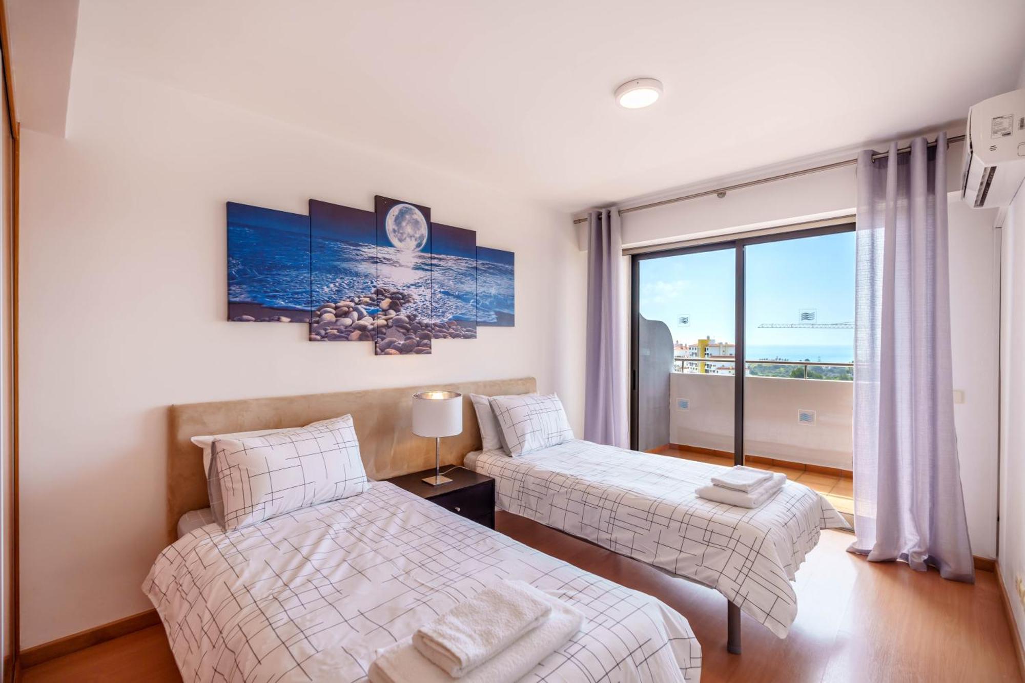 Spectacular 2 Bed Apartment, Huge Terrace And Sea View Portimao