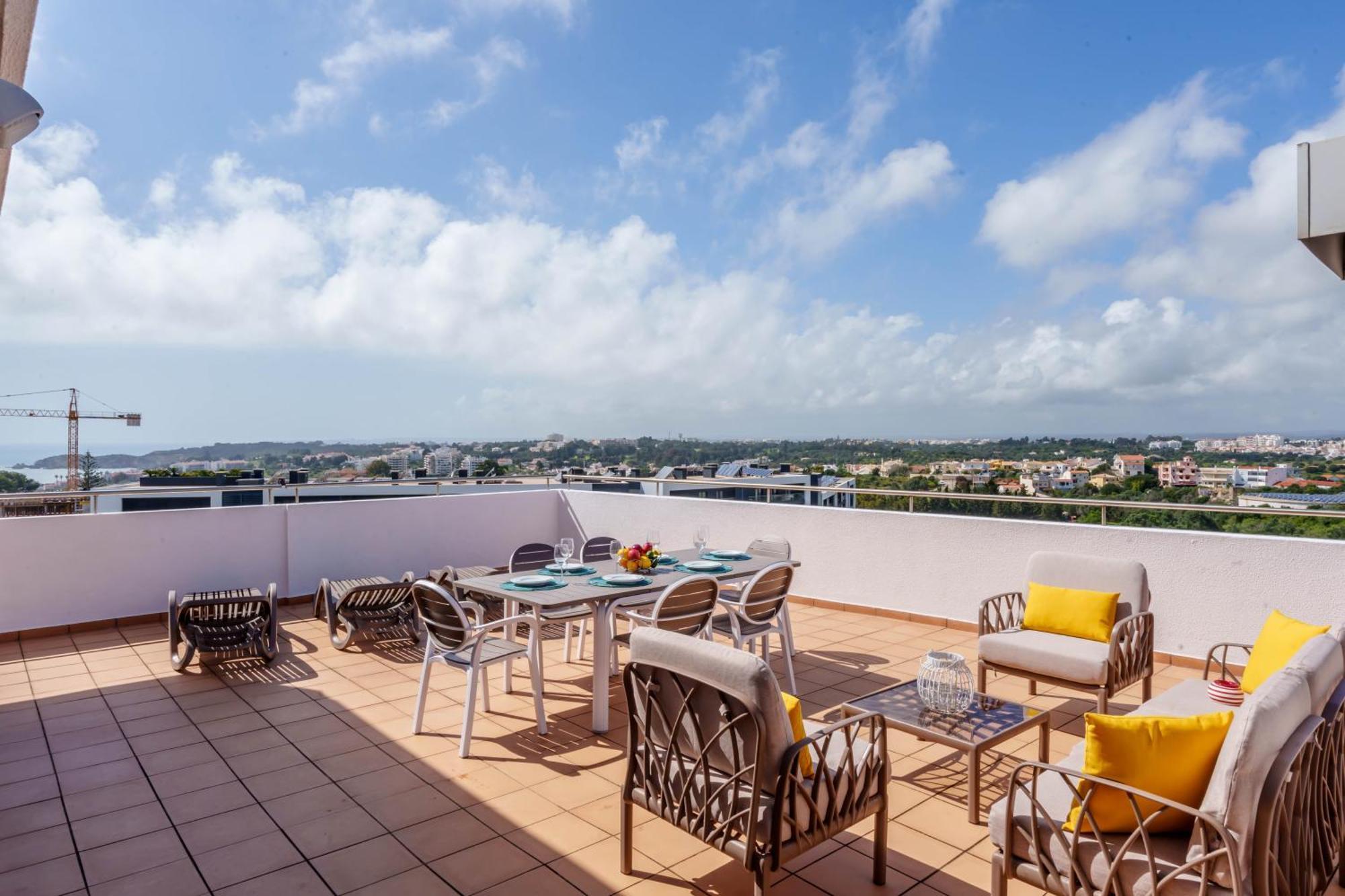 Spectacular 2 Bed Apartment, Huge Terrace And Sea View * Portimao