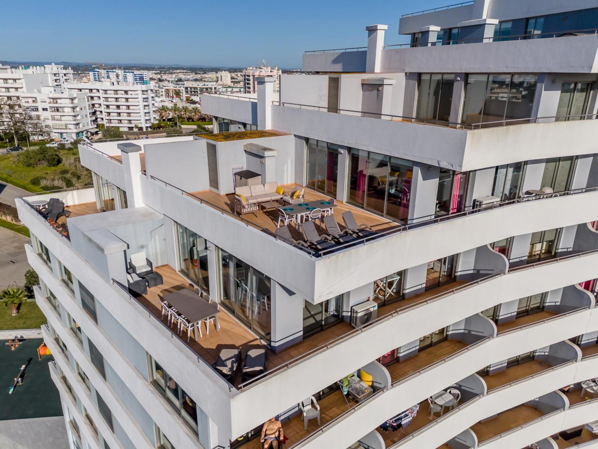 Spectacular 2 Bed Apartment, Huge Terrace And Sea View
