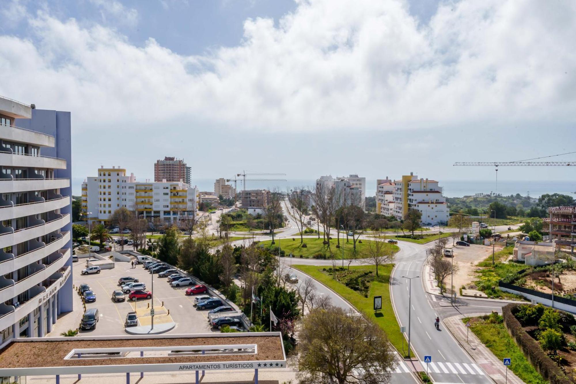 Spectacular 2 Bed Apartment, Huge Terrace And Sea View Portimao
