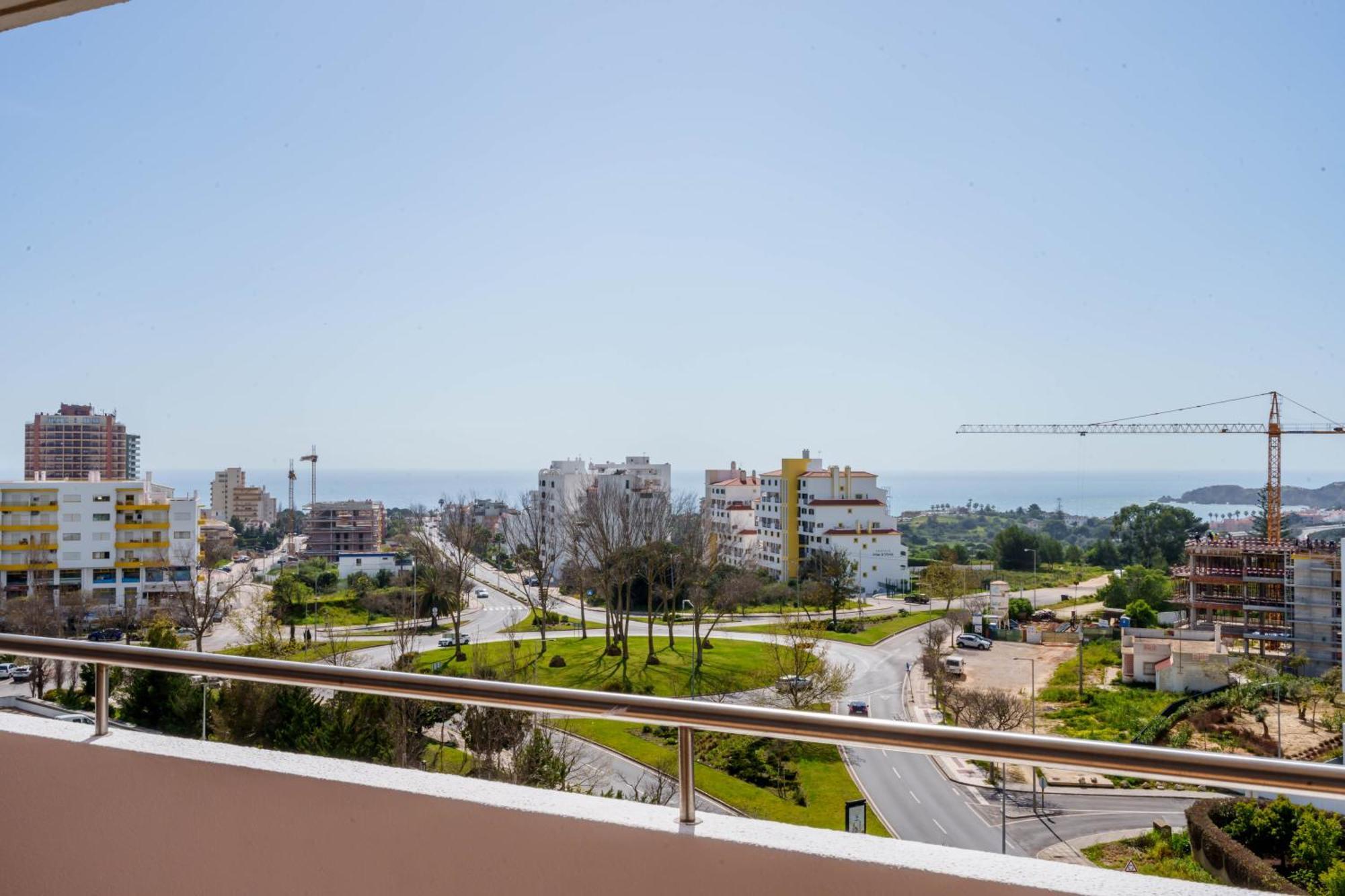 Spectacular 2 Bed Apartment, Huge Terrace And Sea View Portimao
