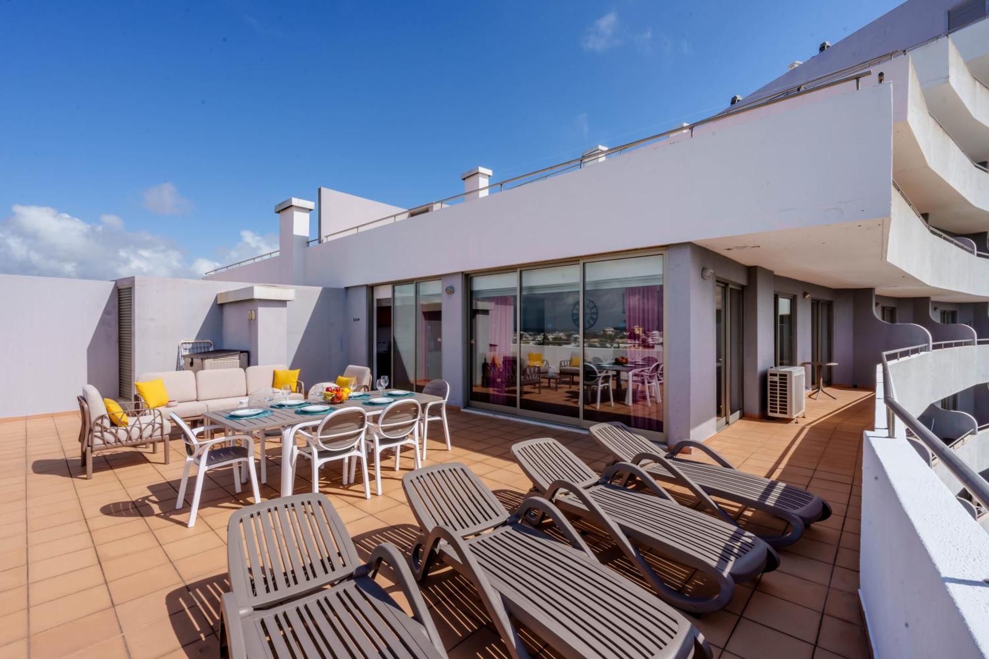 Spectacular 2 Bed Apartment, Huge Terrace And Sea View Apartment Portimao